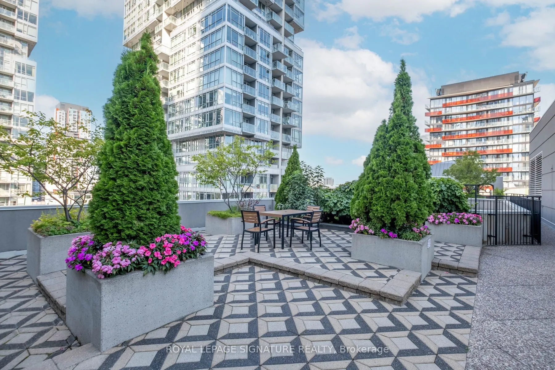 140 Simcoe Street, #221