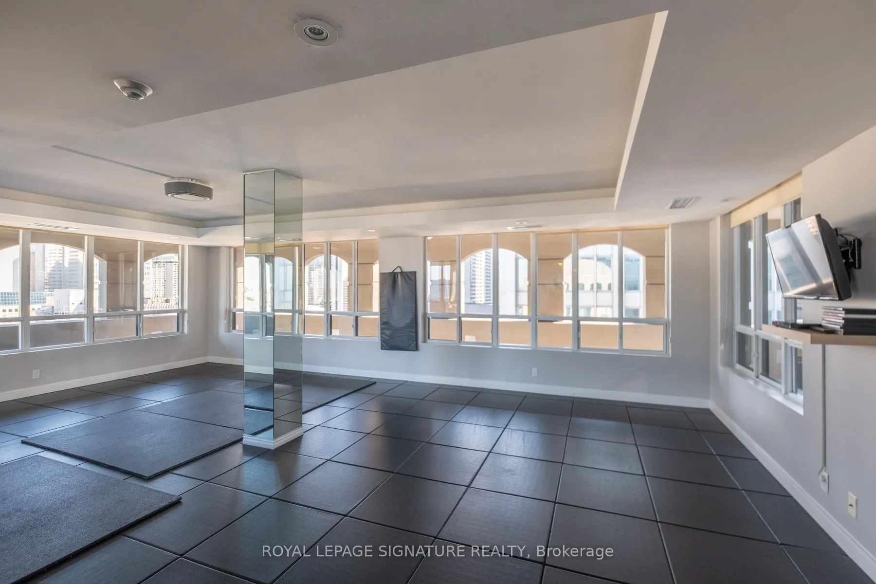140 Simcoe Street, #221