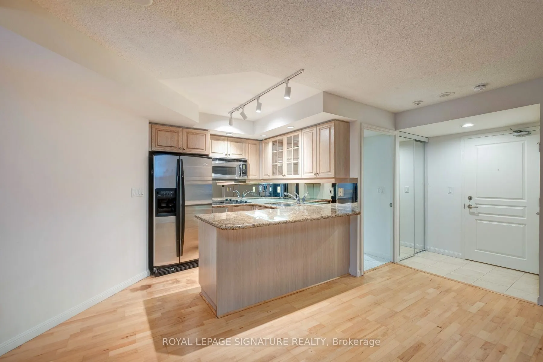 140 Simcoe Street, #221