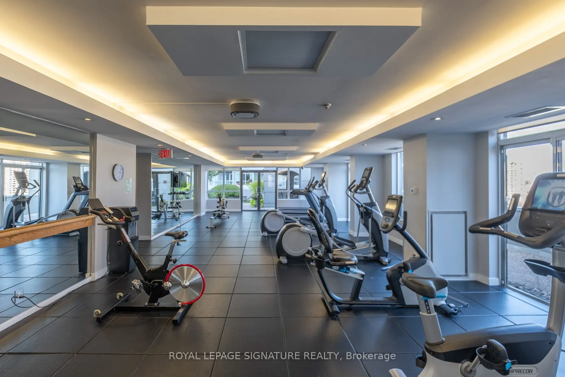 140 Simcoe Street, #221