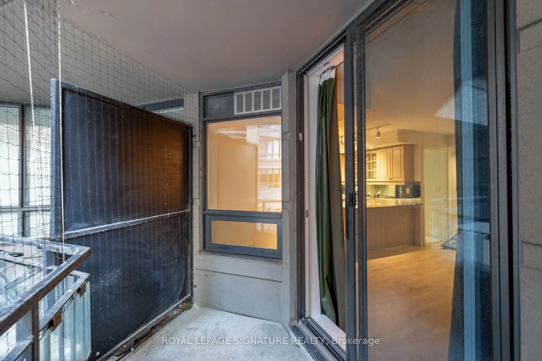 140 Simcoe Street, #221