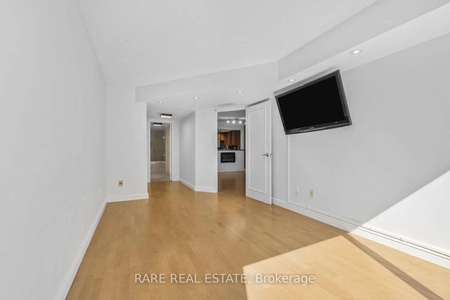 1001 Bay Street, #310
