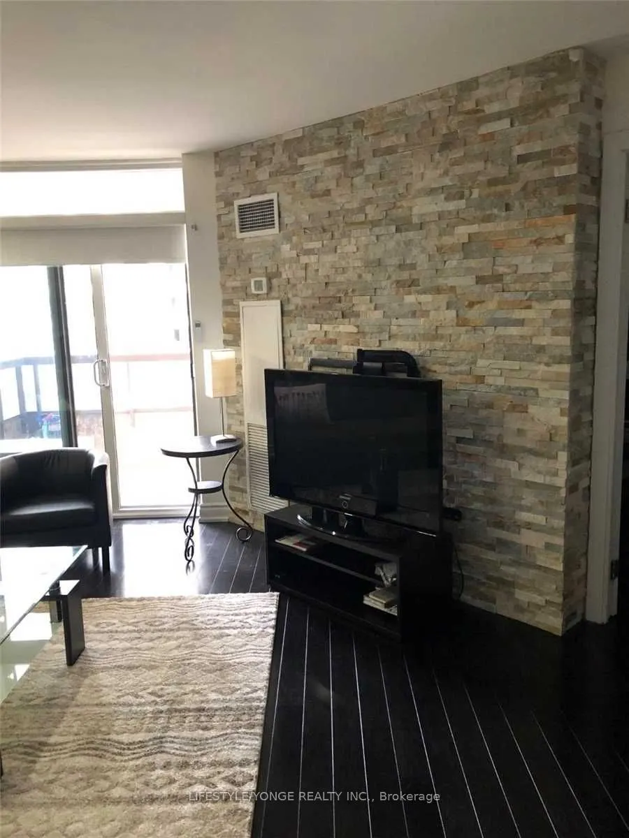 5 Northtown Way, #909