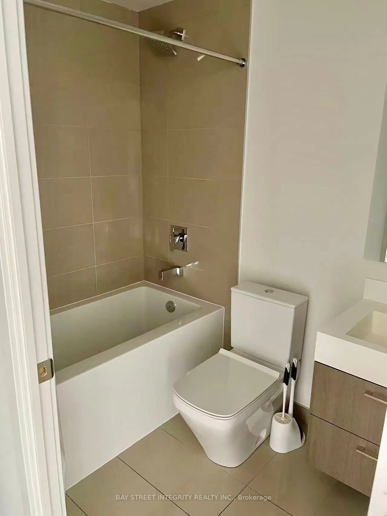 1 Yorkville Avenue, #3712 (Bedroom)
