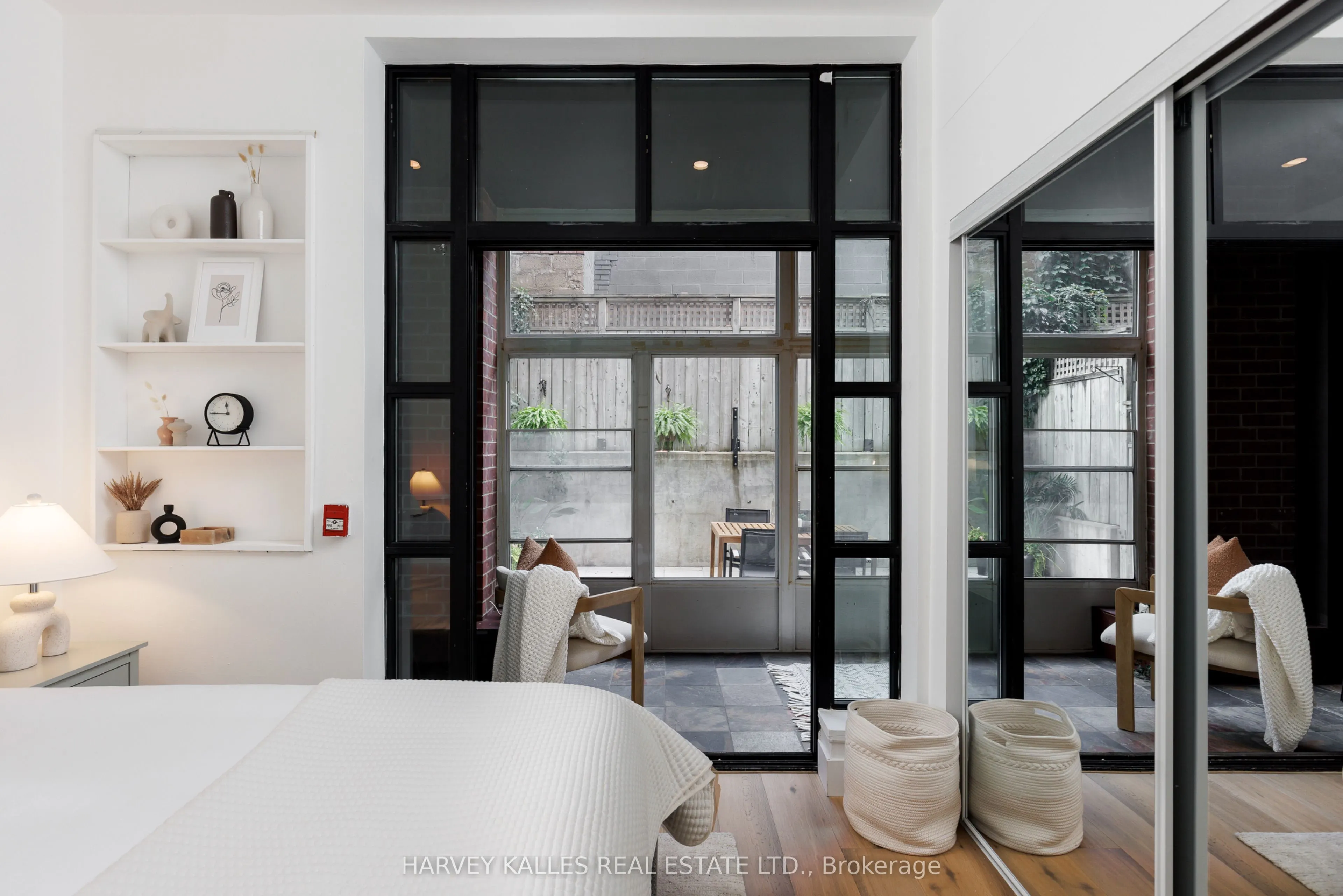 901 Queen Street W, #105