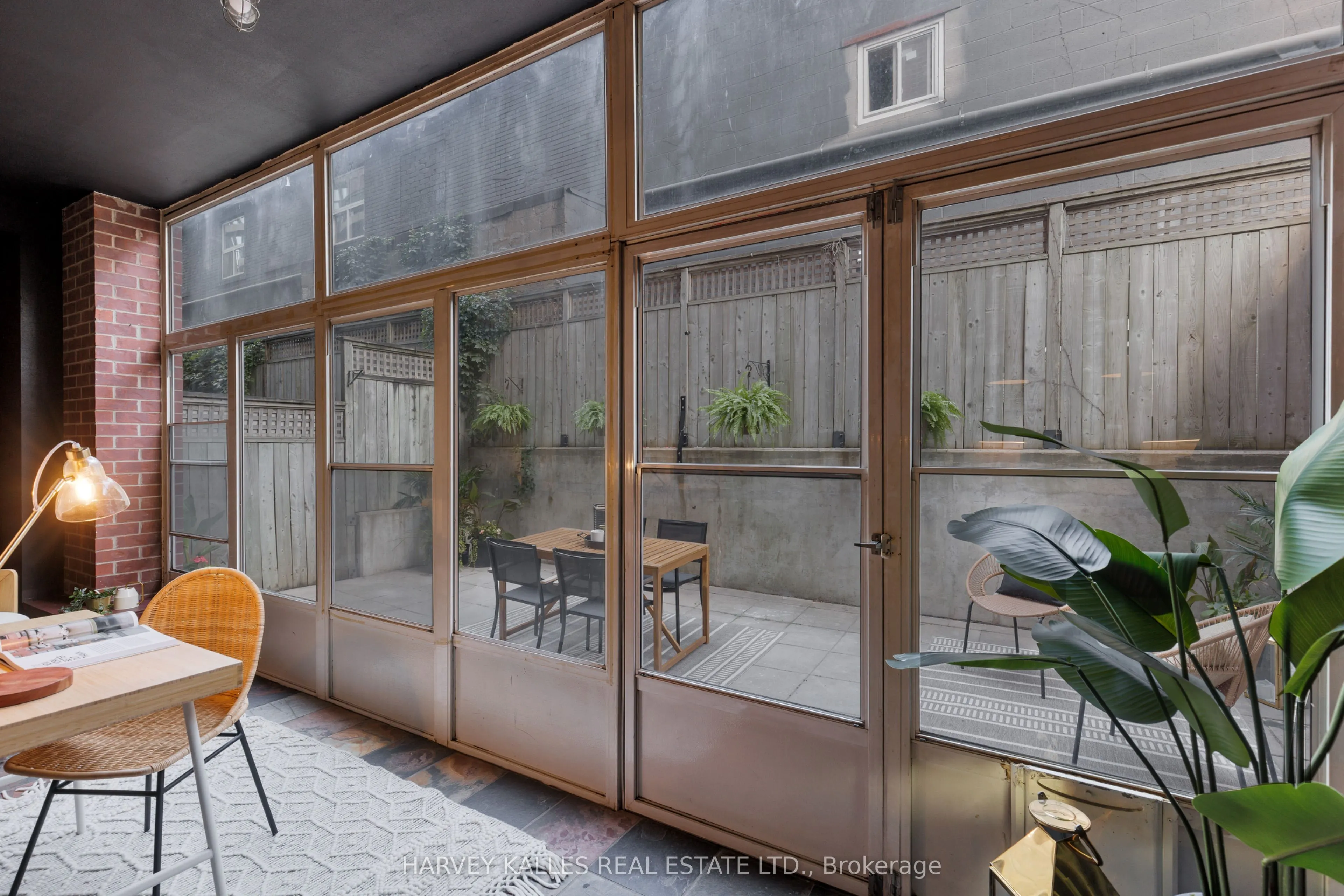 901 Queen Street W, #105