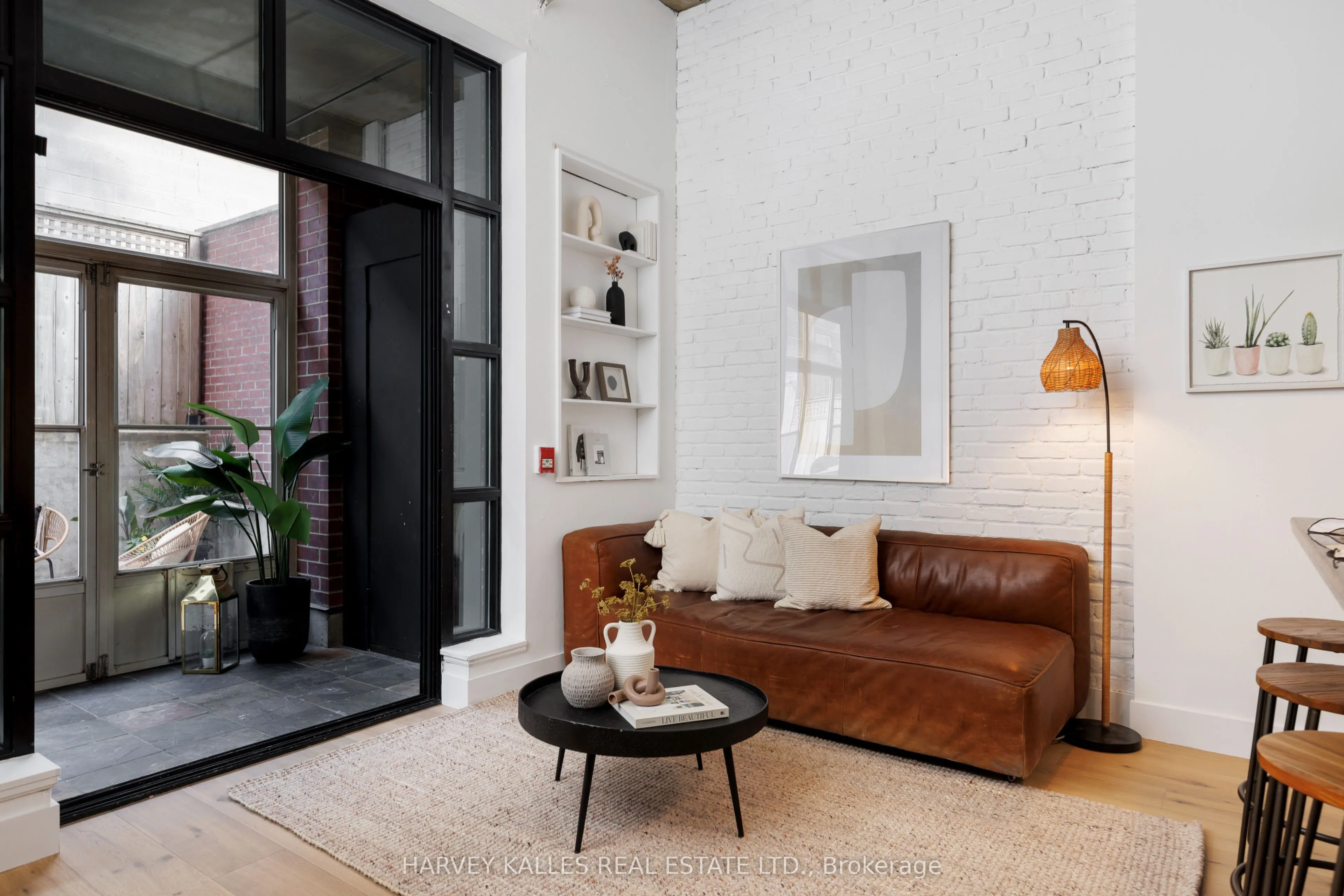 901 Queen Street W, #105
