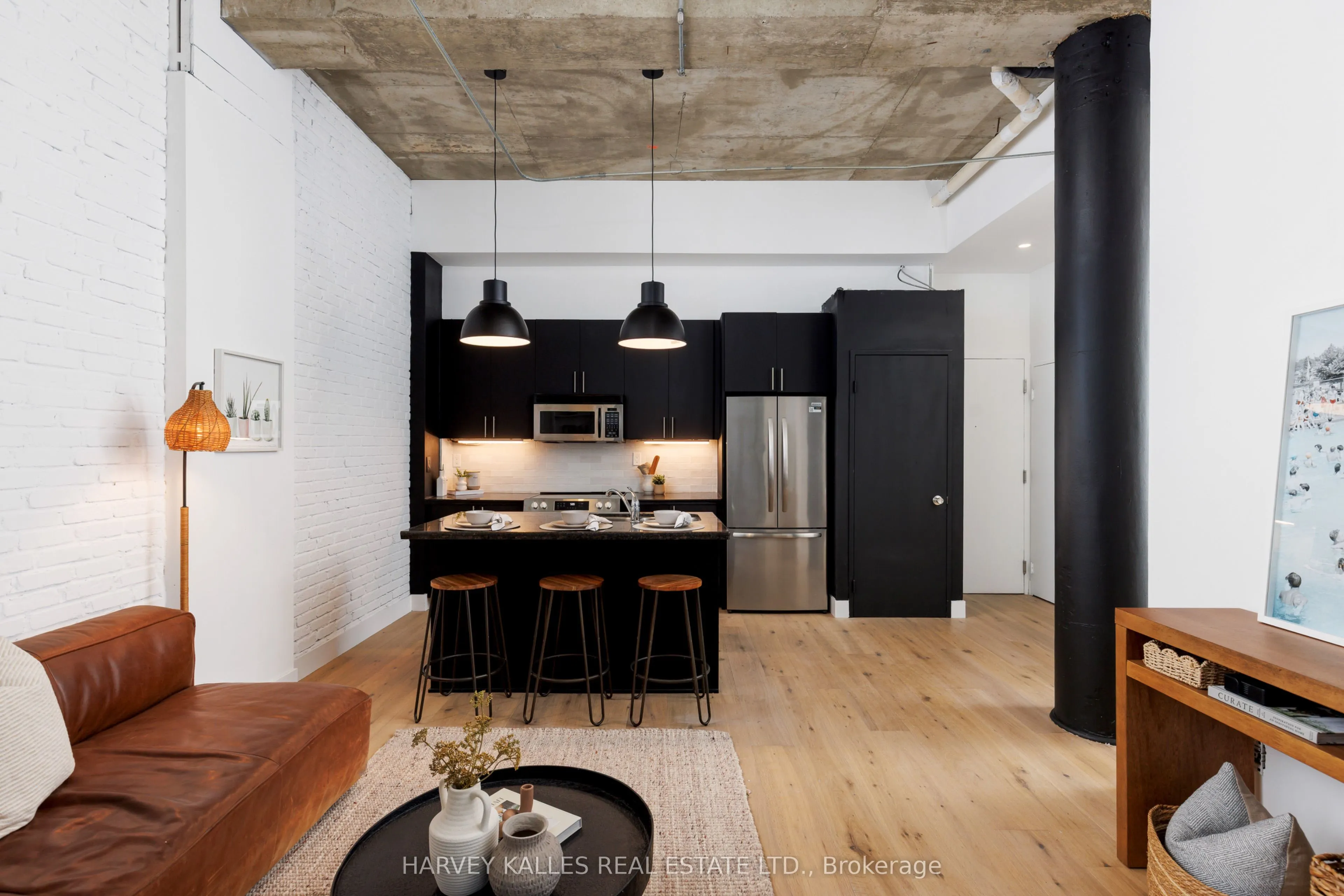 901 Queen Street W, #105