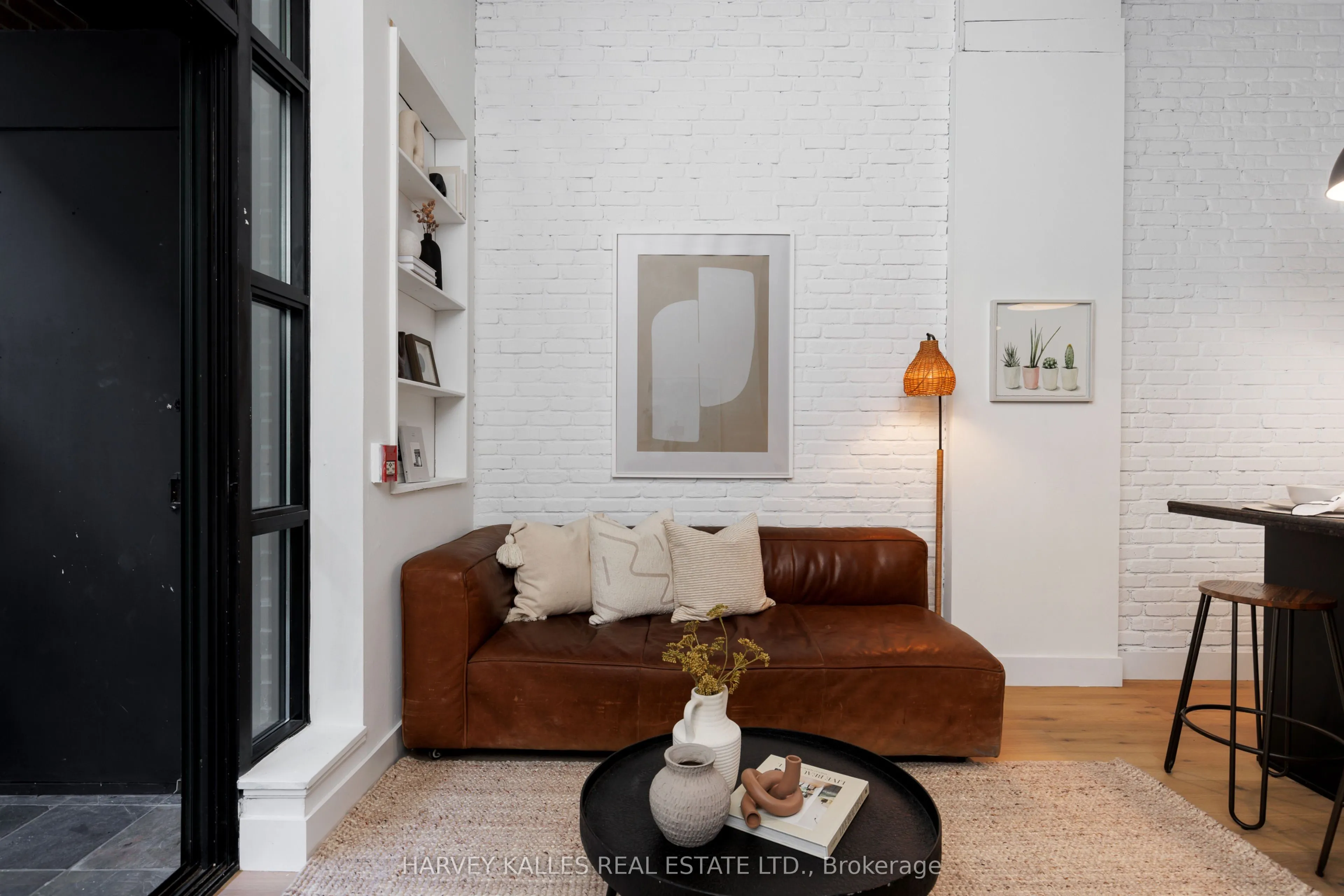 901 Queen Street W, #105