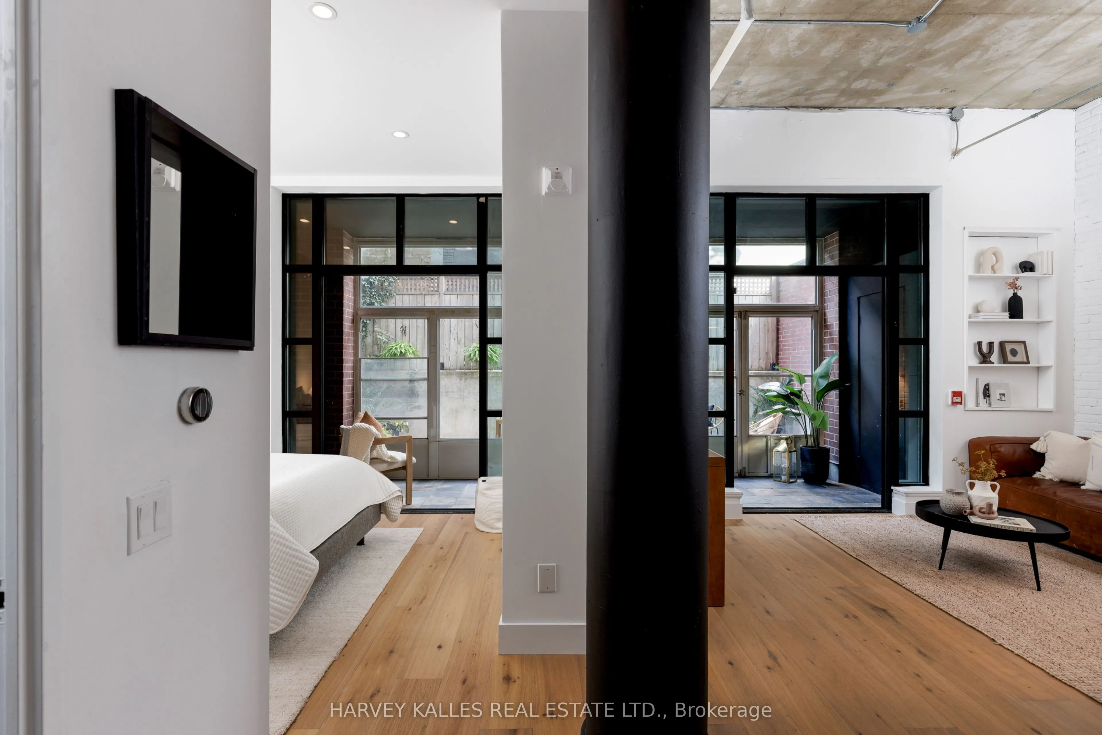 901 Queen Street W, #105