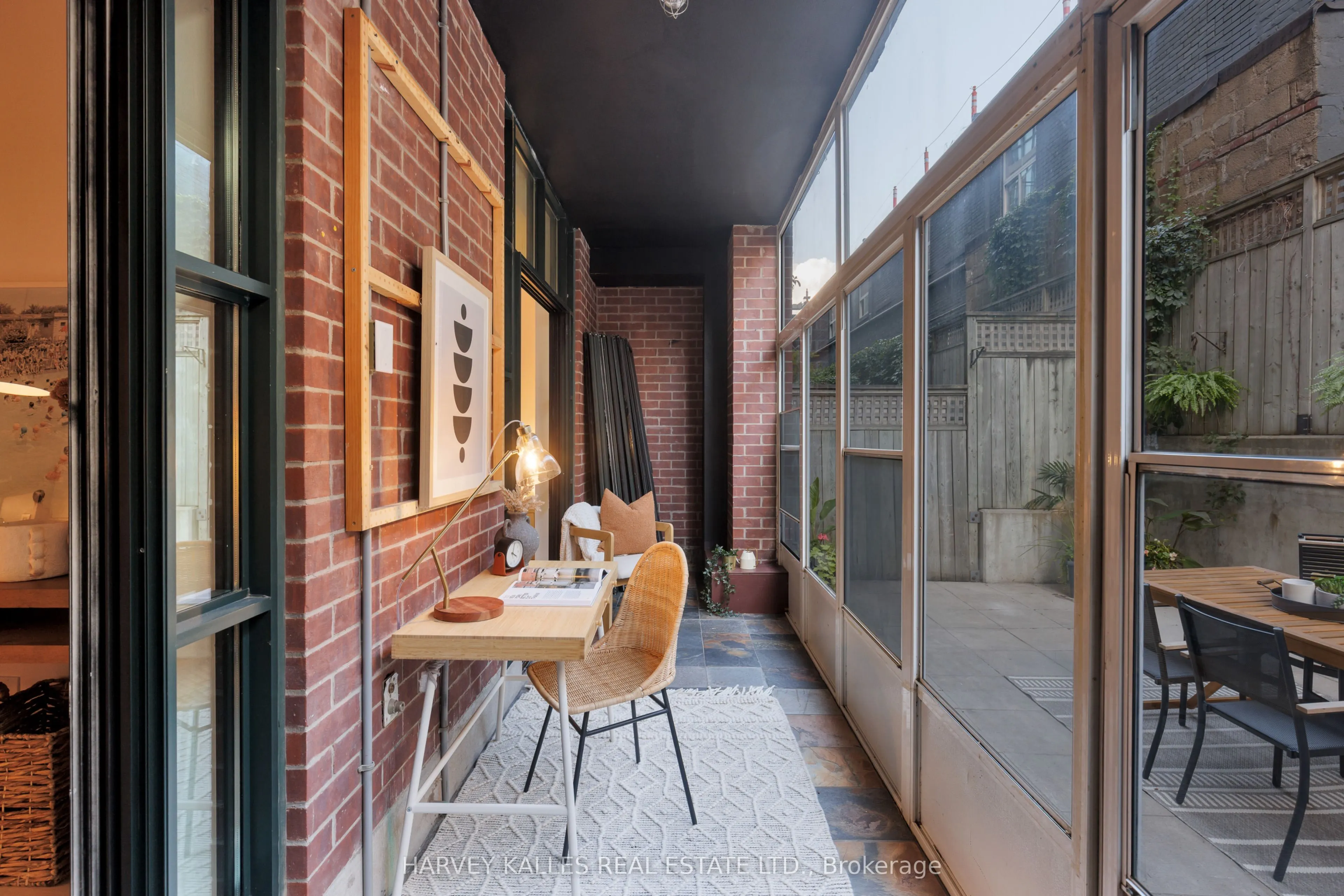 901 Queen Street W, #105