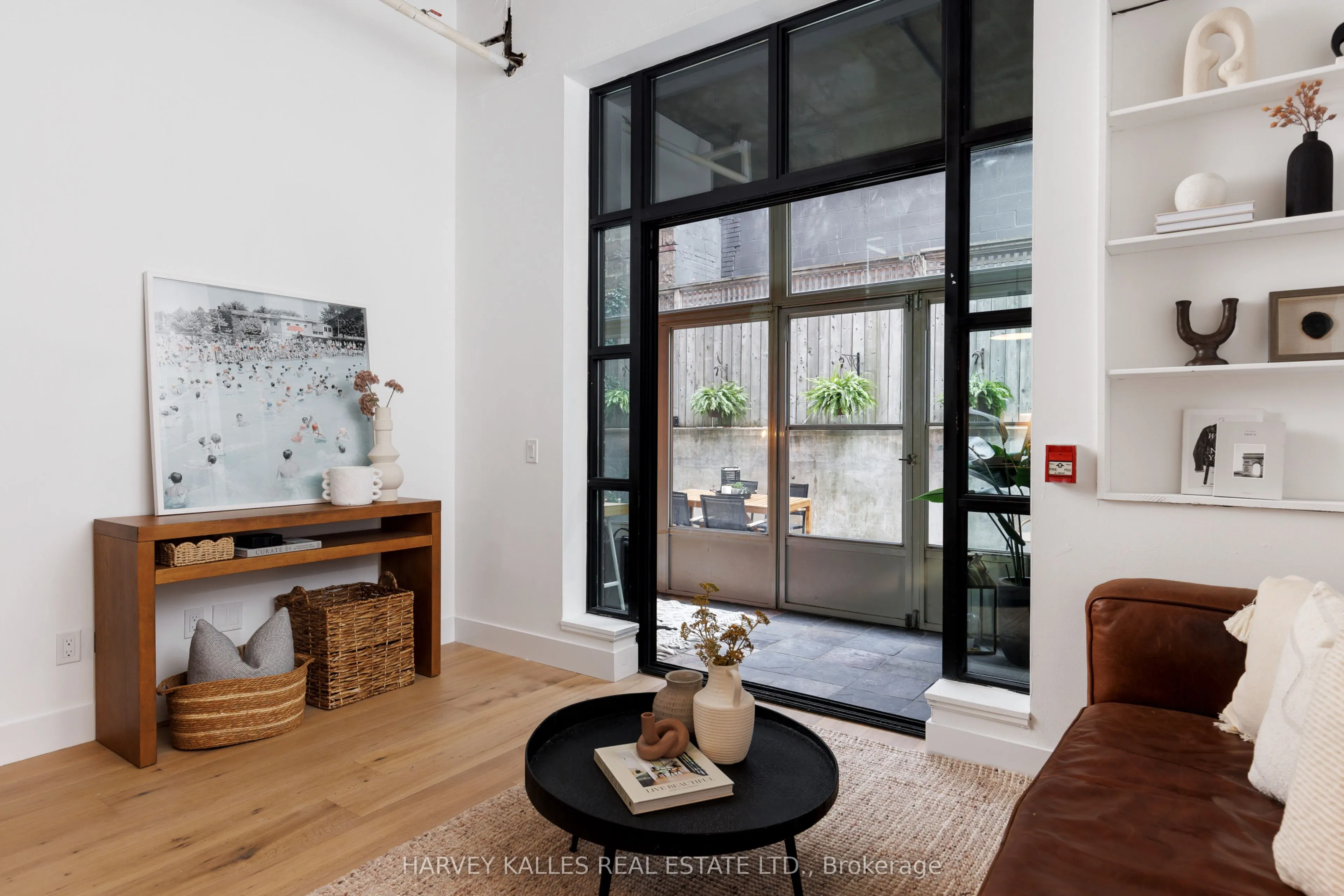 901 Queen Street W, #105