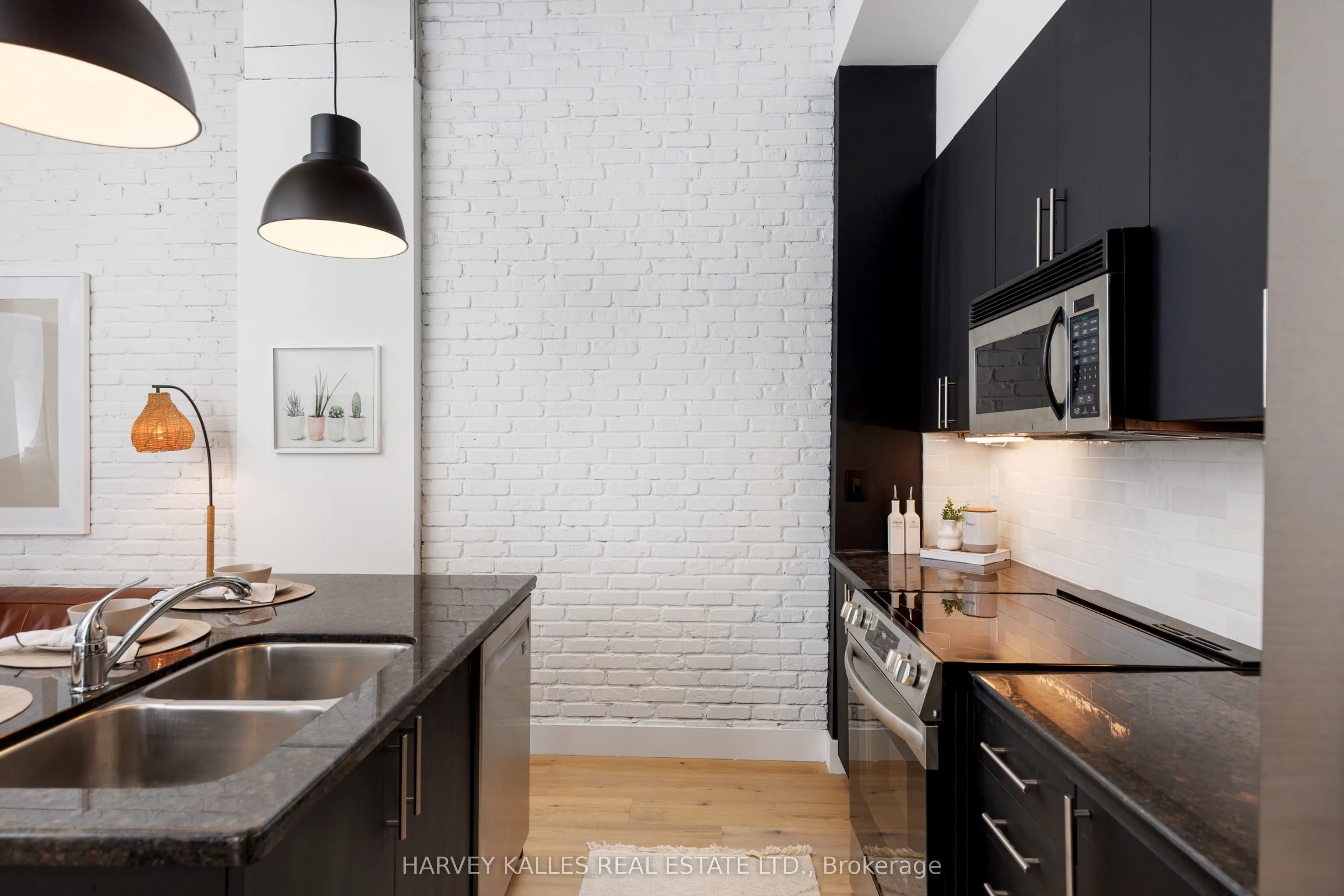 901 Queen Street W, #105