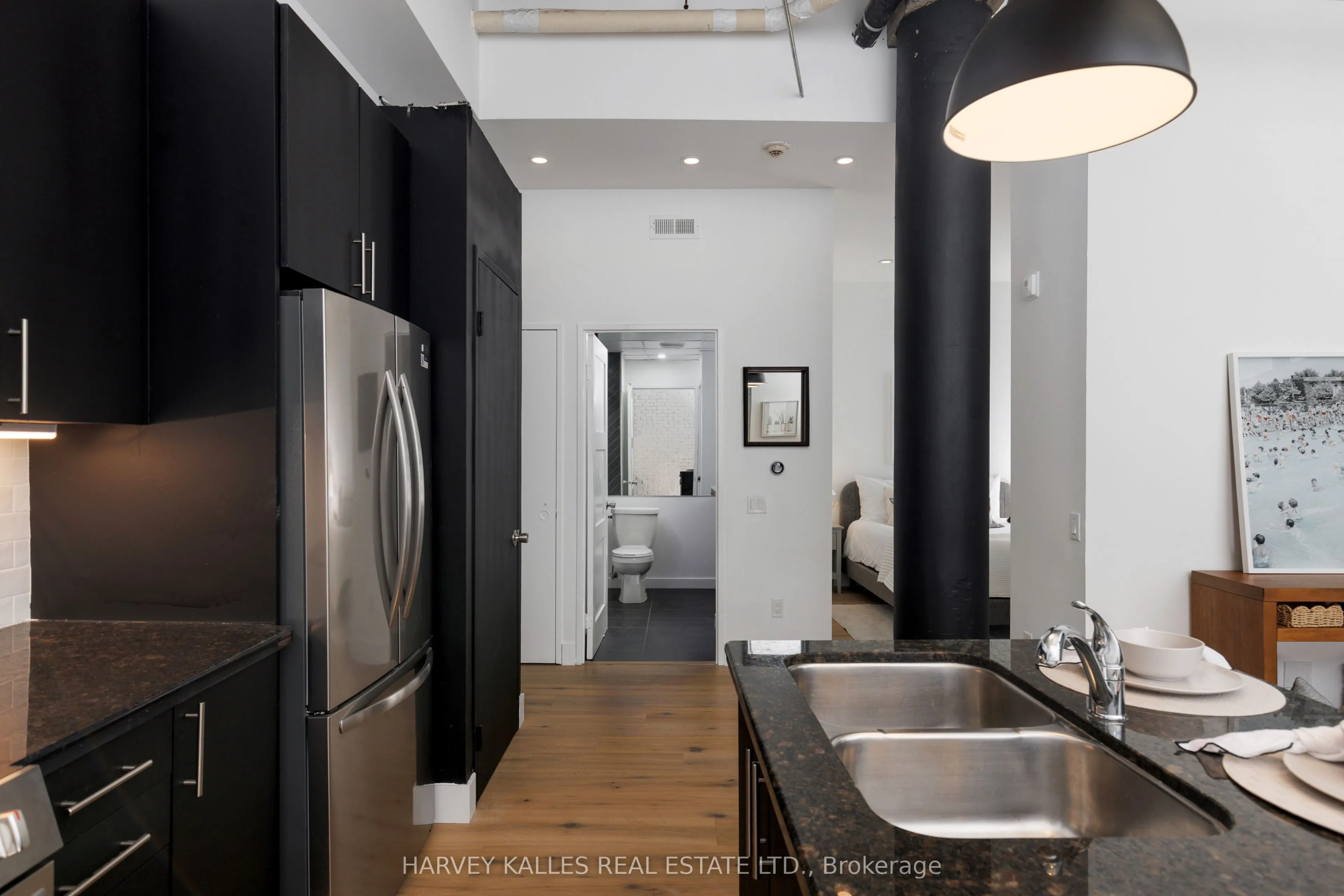 901 Queen Street W, #105
