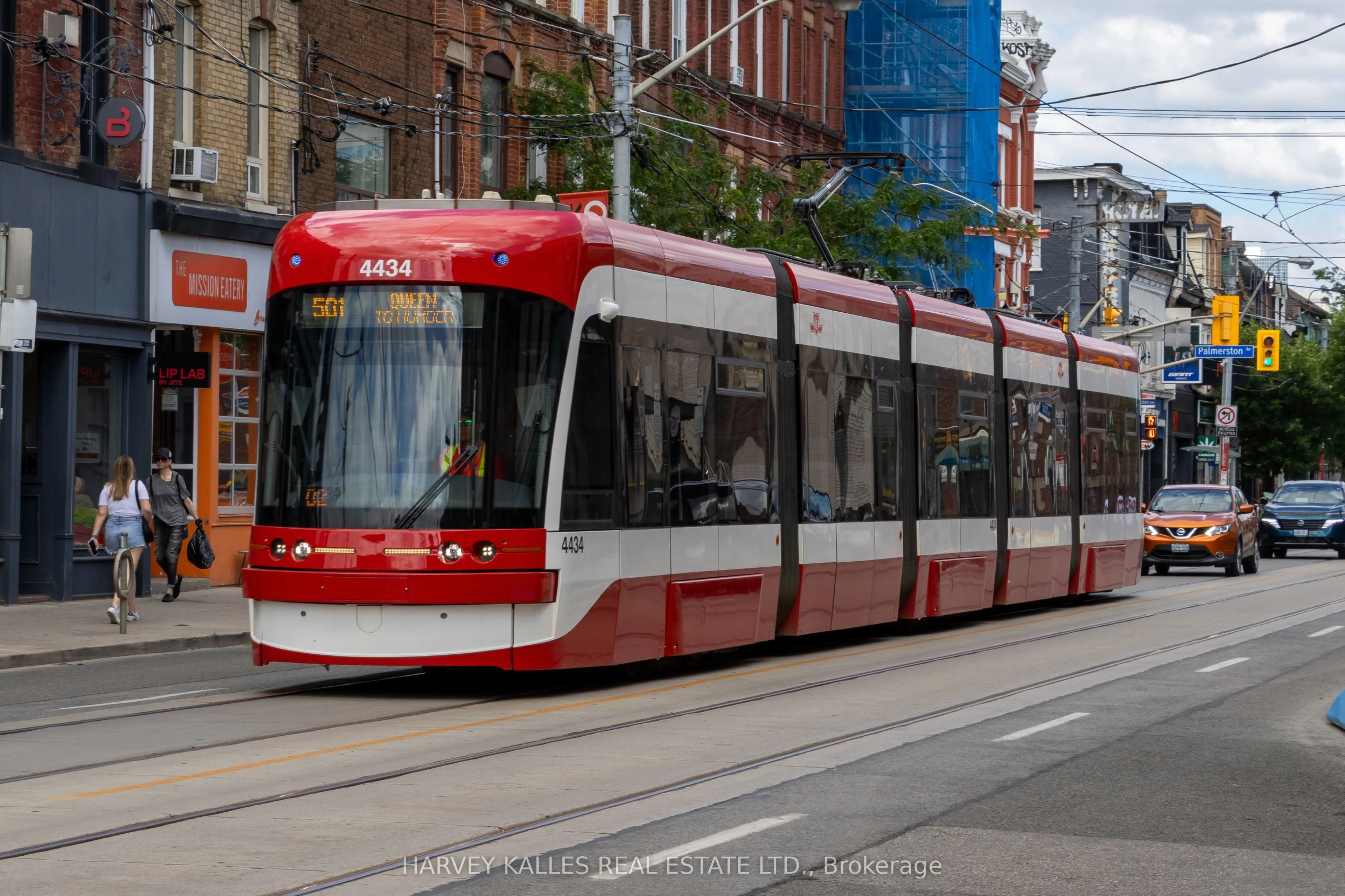 901 Queen Street W, #105