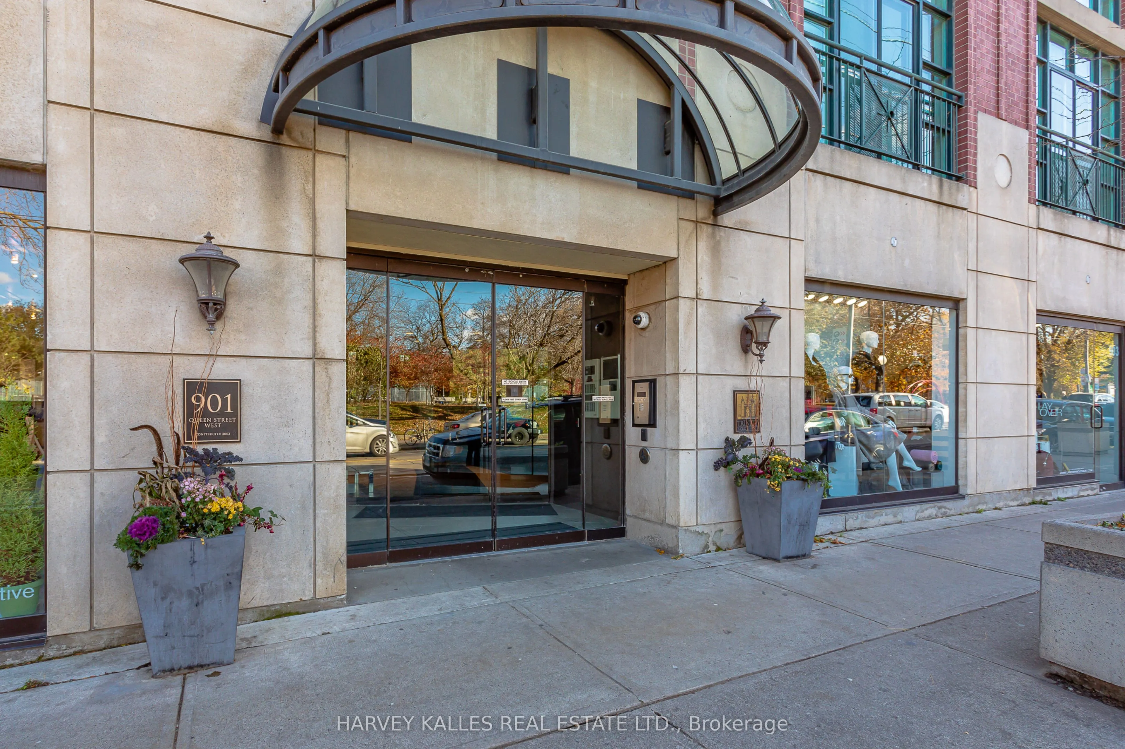 901 Queen Street W, #105