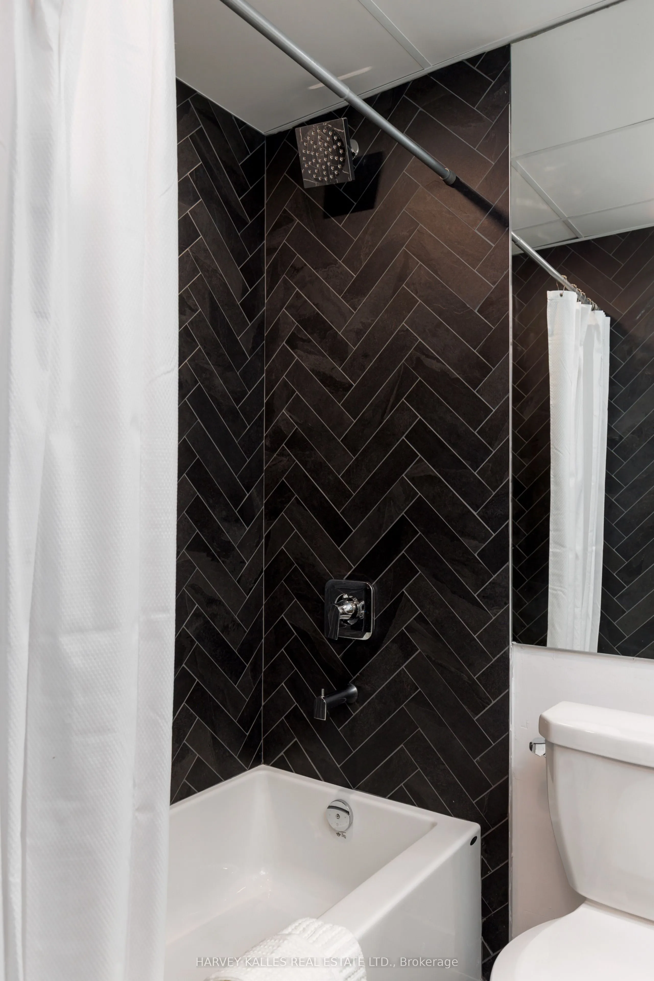 901 Queen Street W, #105