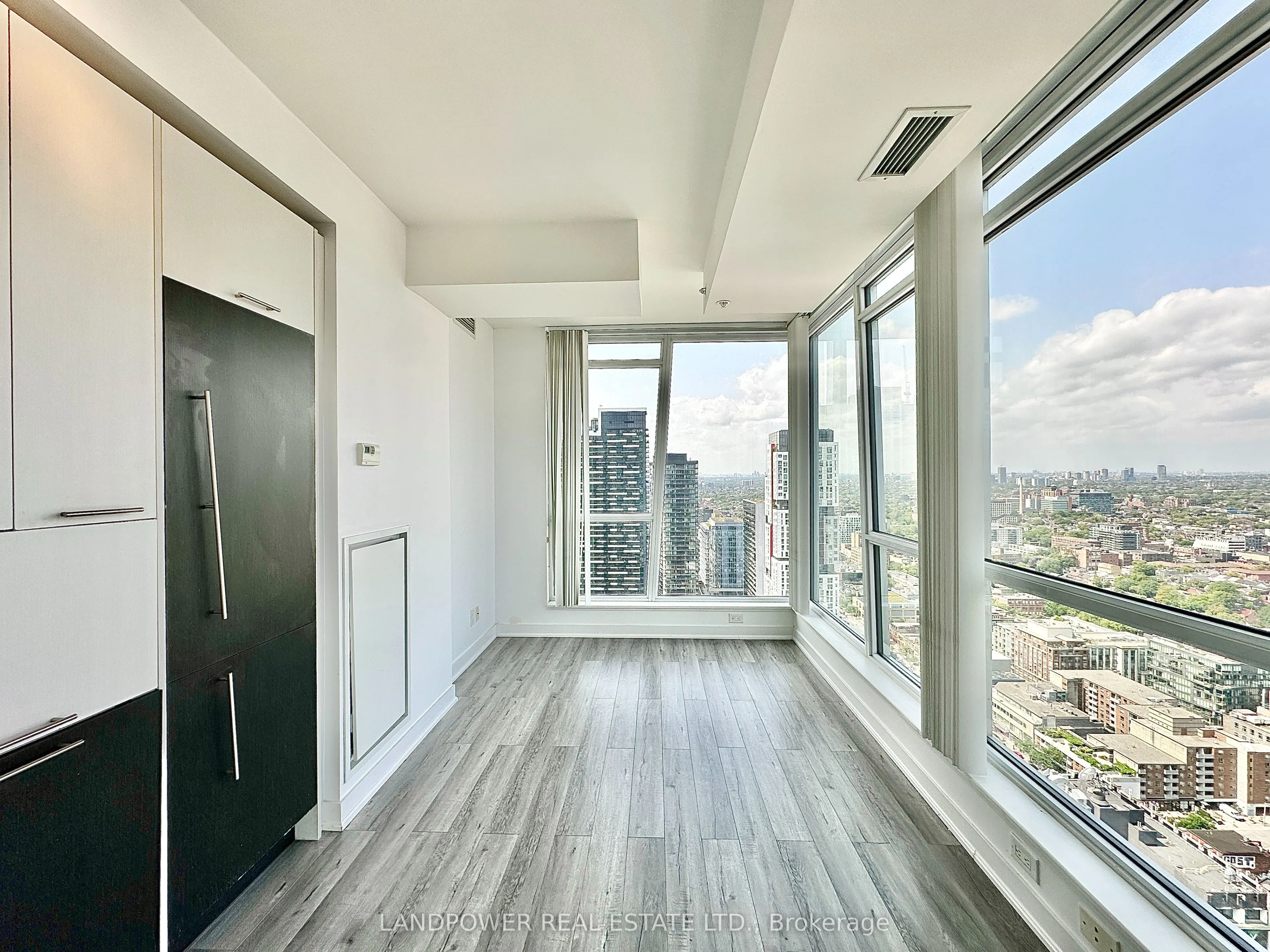 30 Nelson Street, #3706