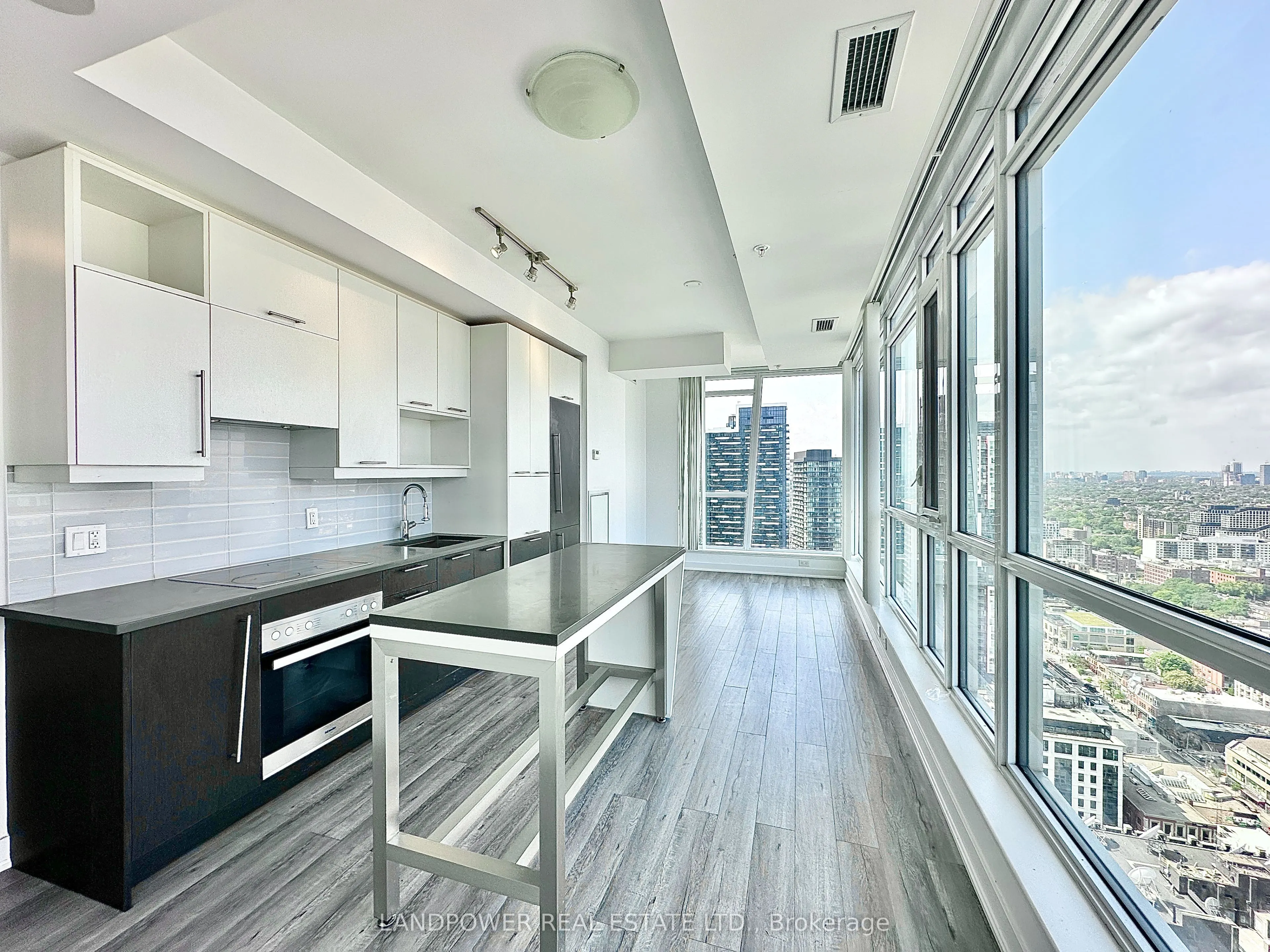 30 Nelson Street, #3706