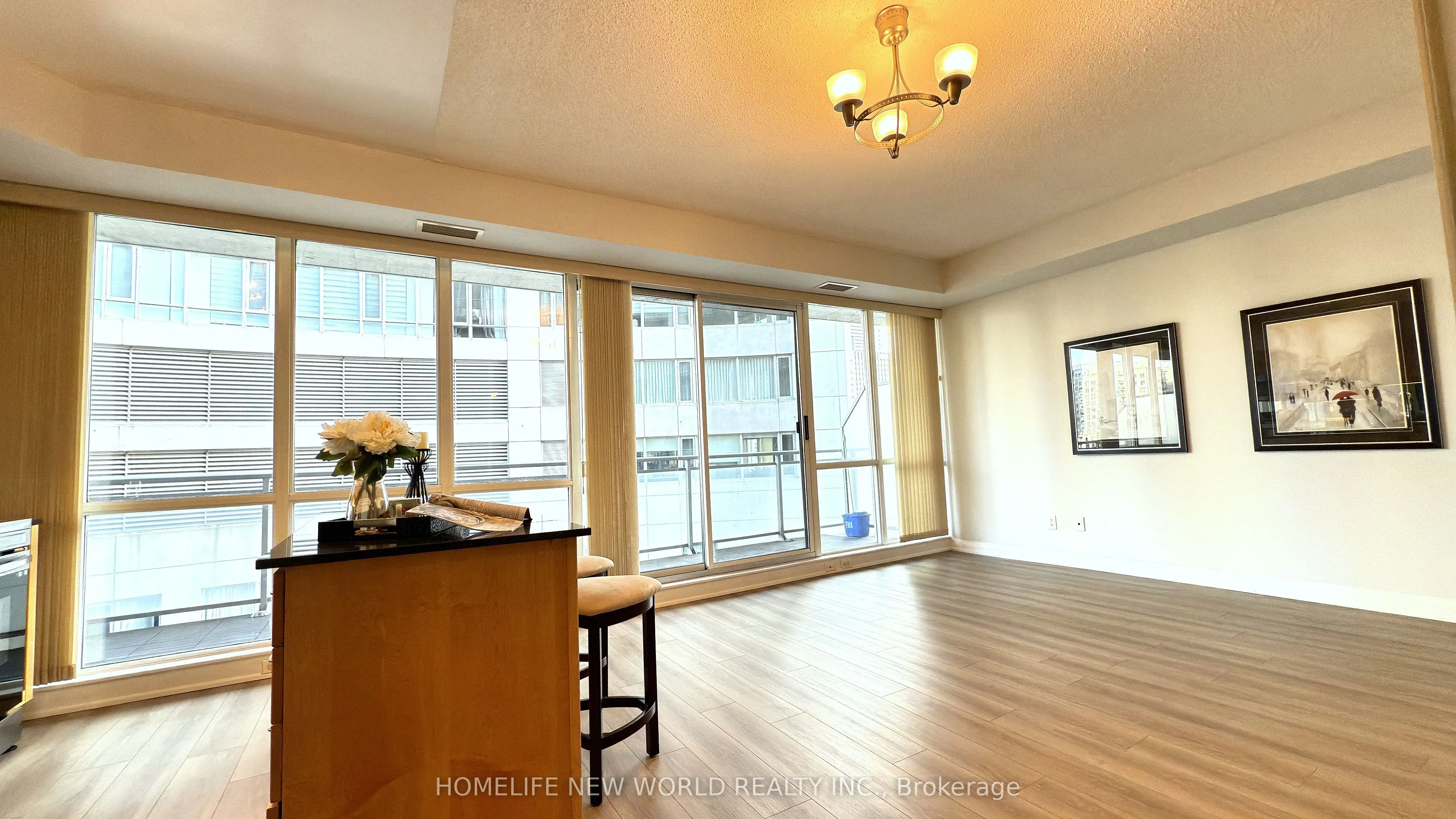 220 Victoria Street, #1806