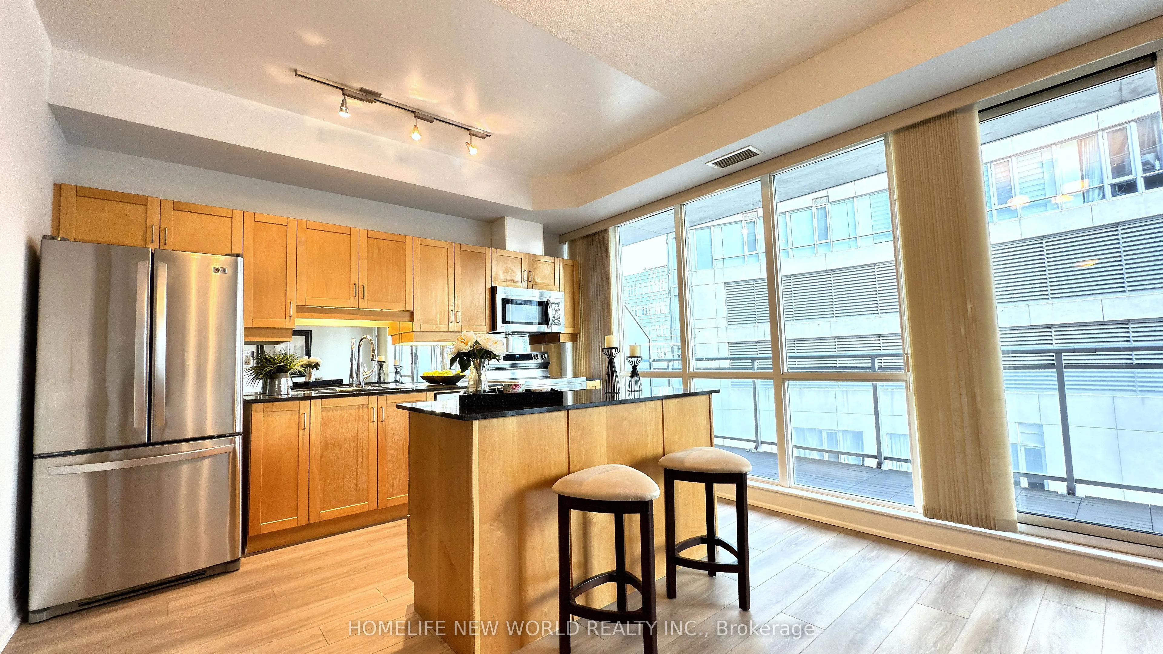 220 Victoria Street, #1806