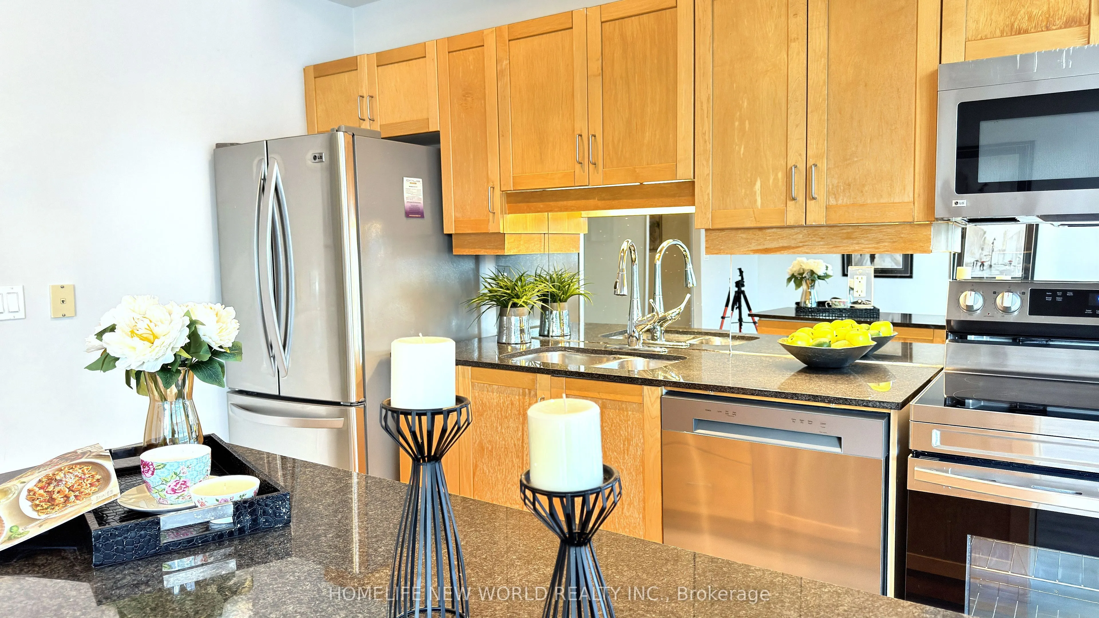 220 Victoria Street, #1806