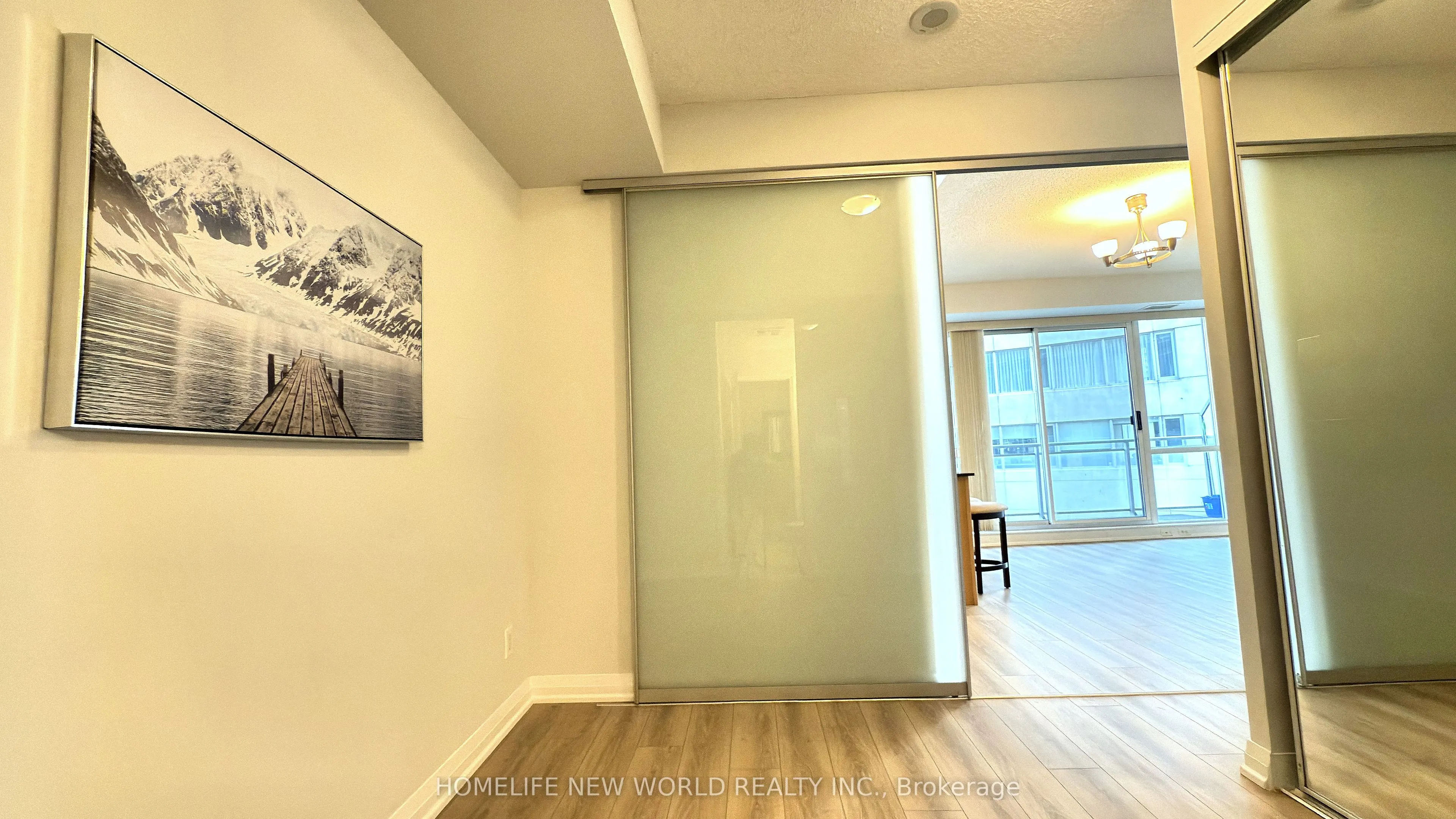 220 Victoria Street, #1806