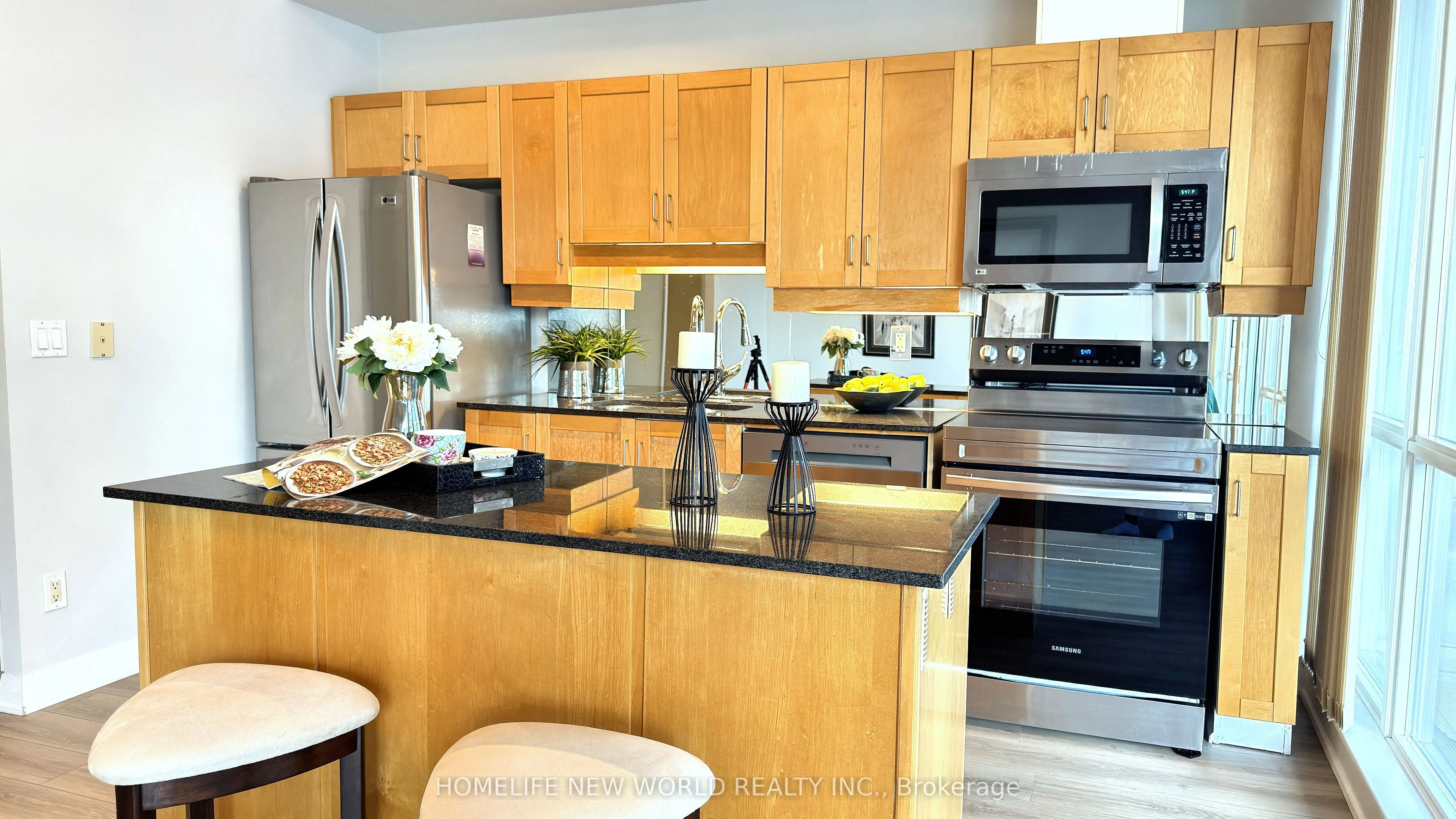 220 Victoria Street, #1806