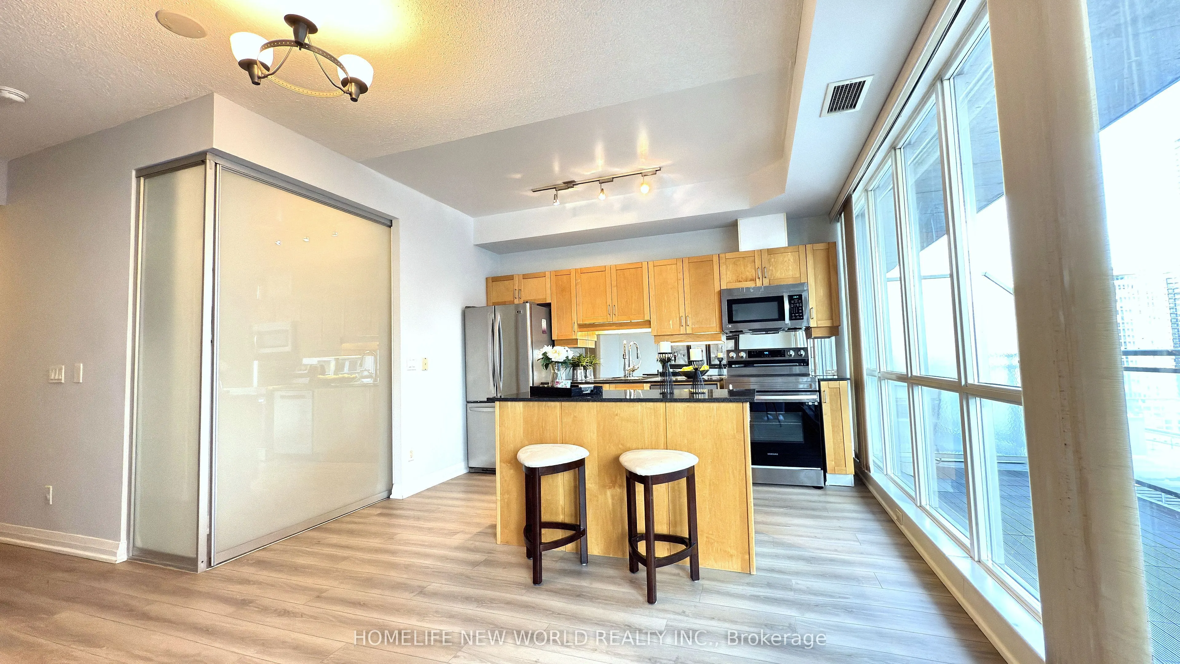 220 Victoria Street, #1806
