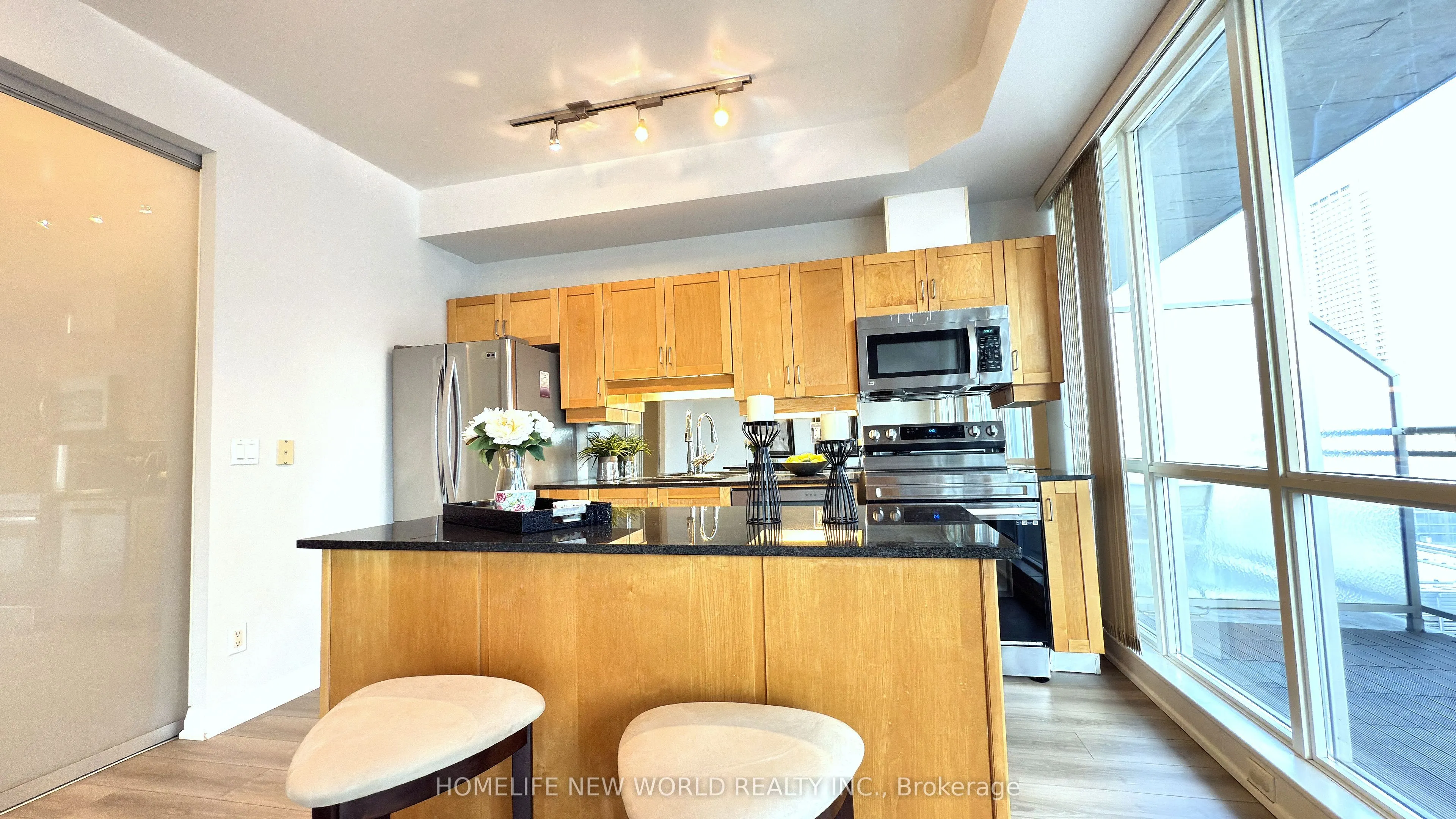 220 Victoria Street, #1806