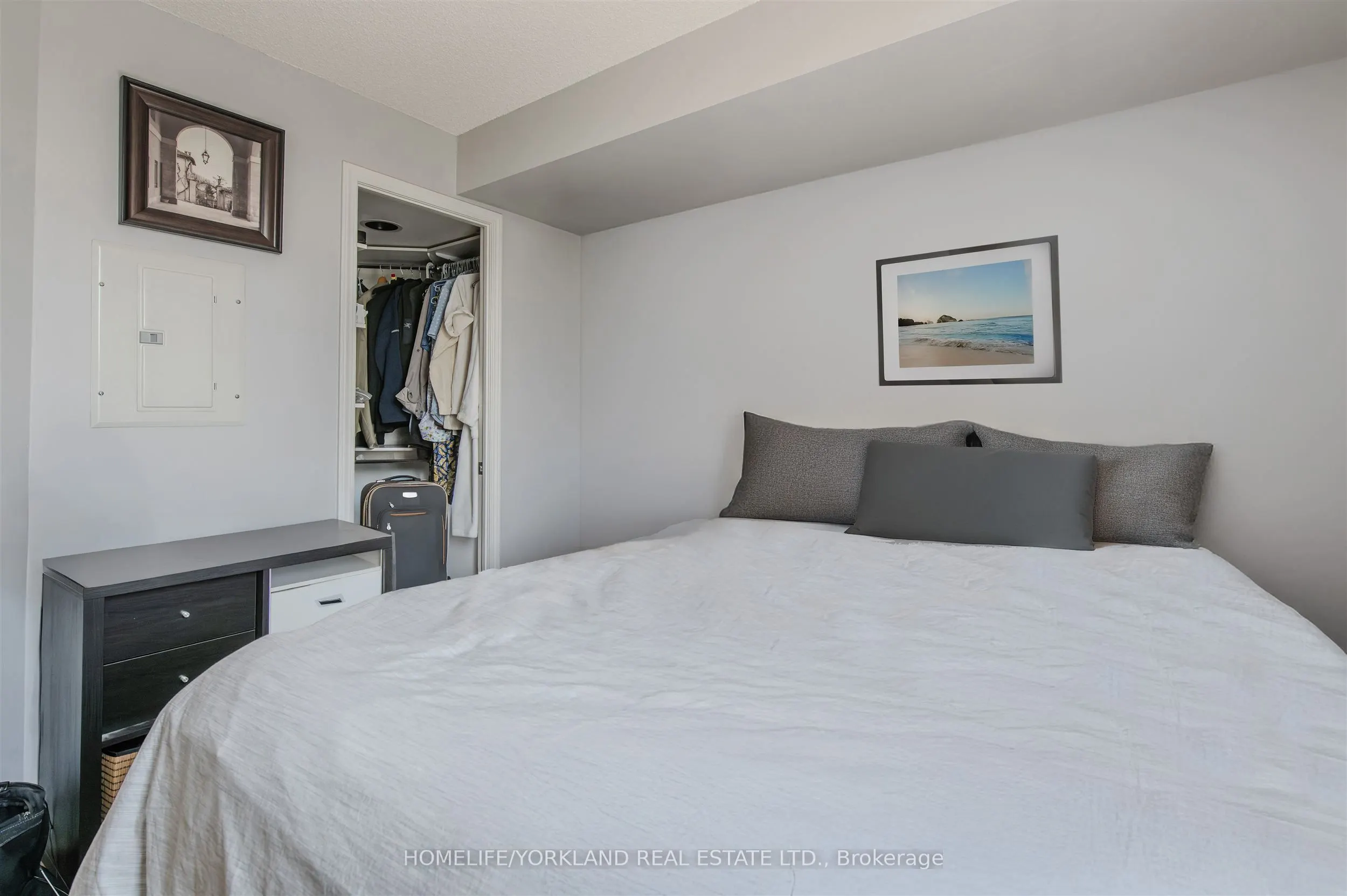 230 Queens Quay W, #323