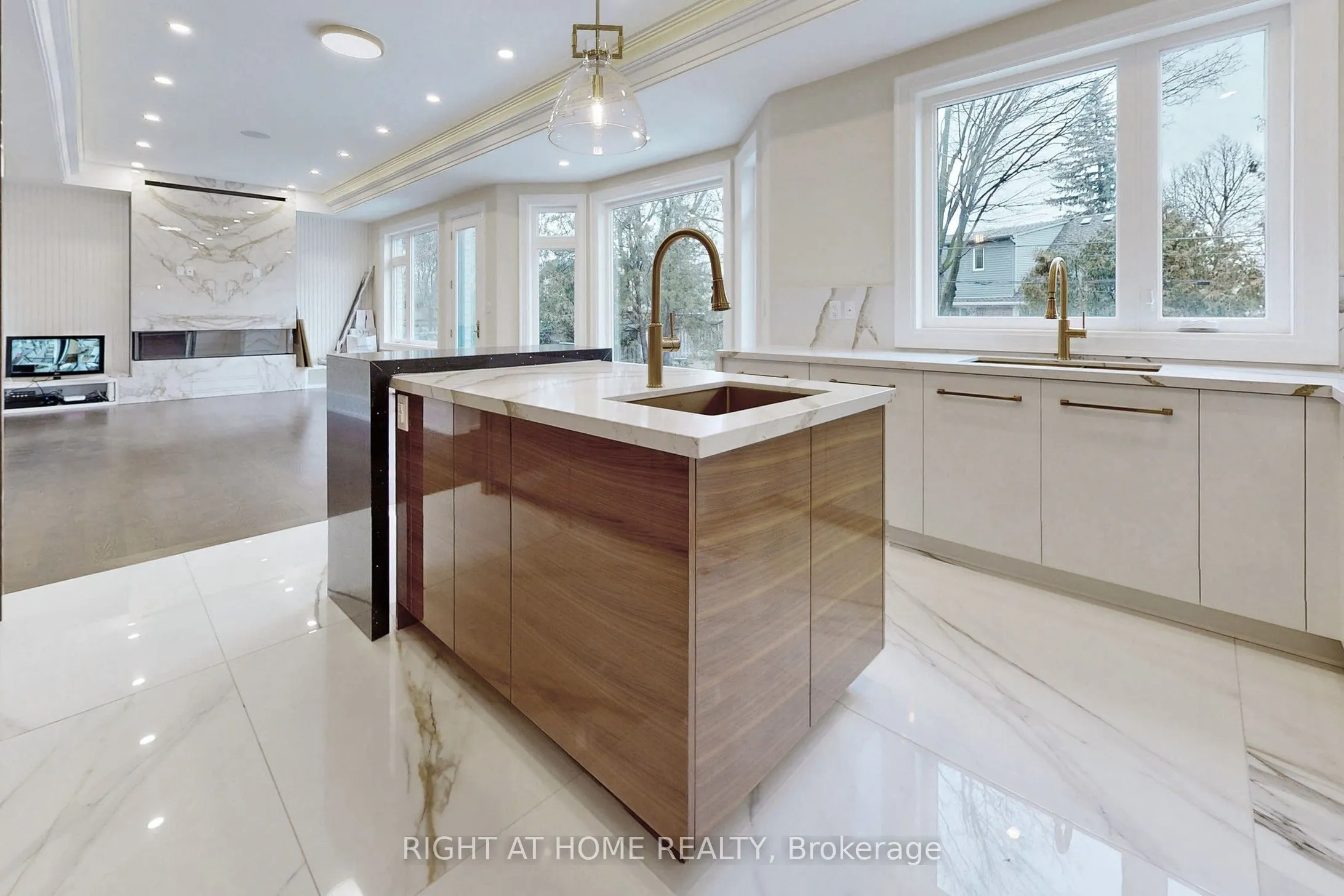 10 Jocelyn Crescent