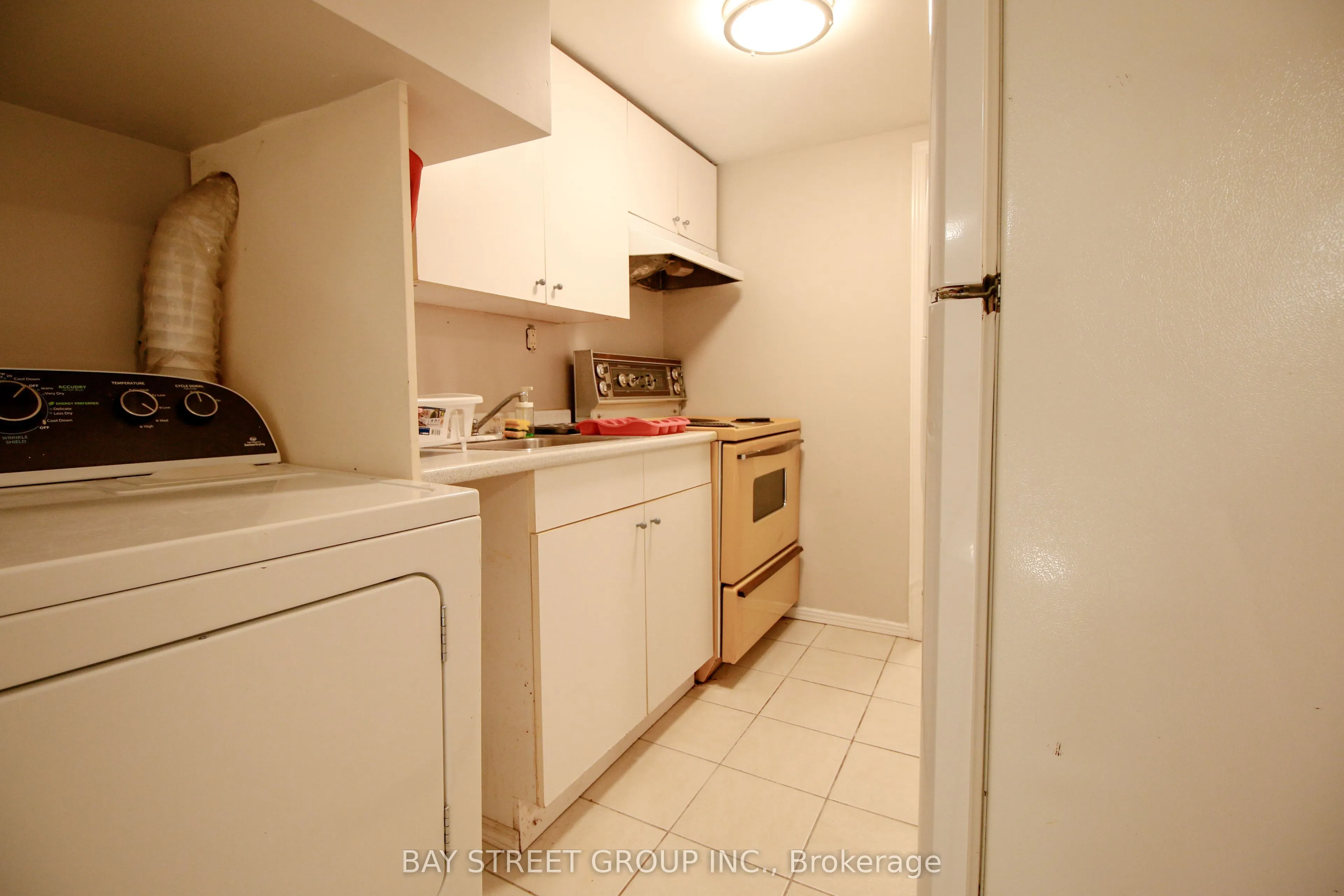 946 Eglinton Avenue E