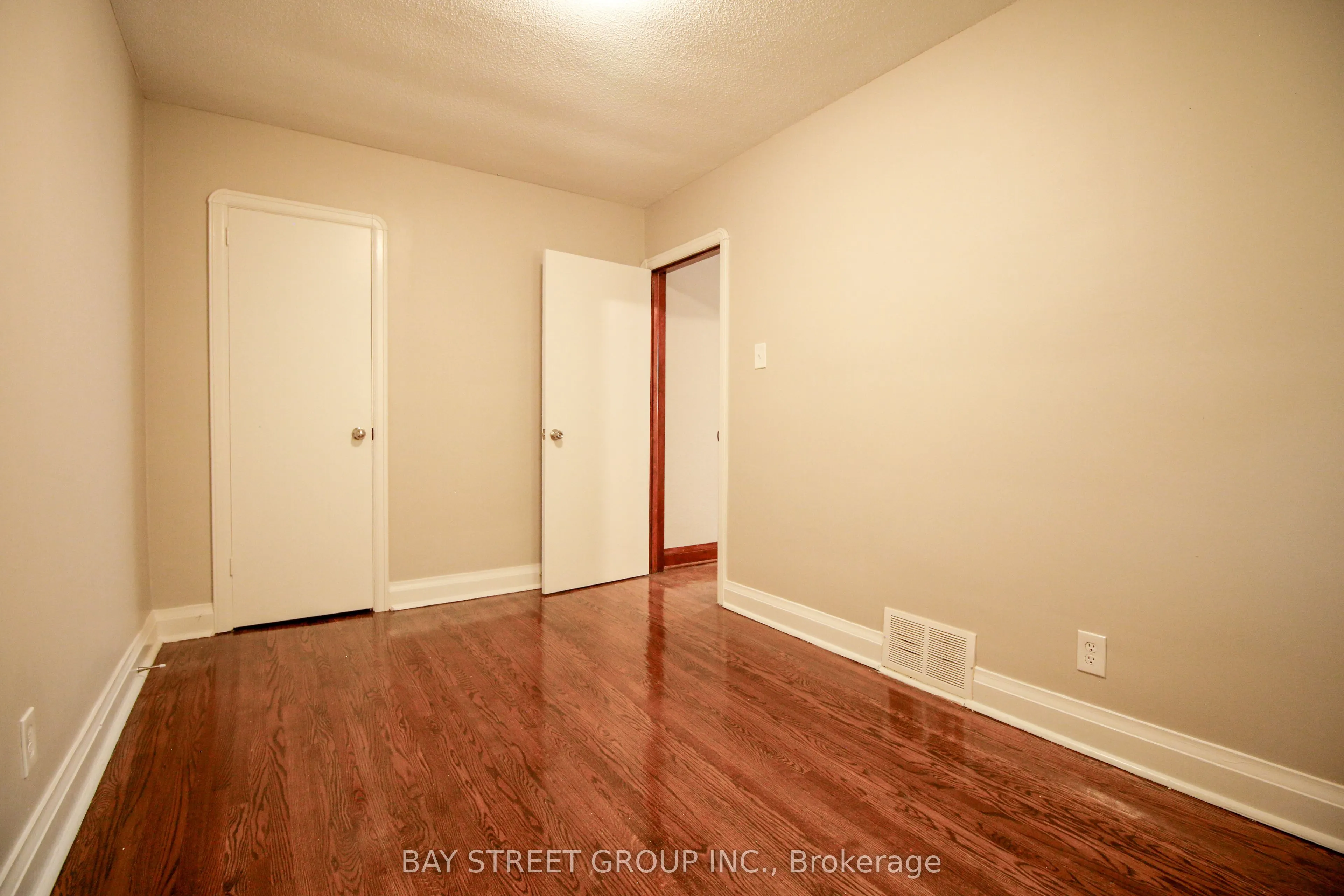 946 Eglinton Avenue E