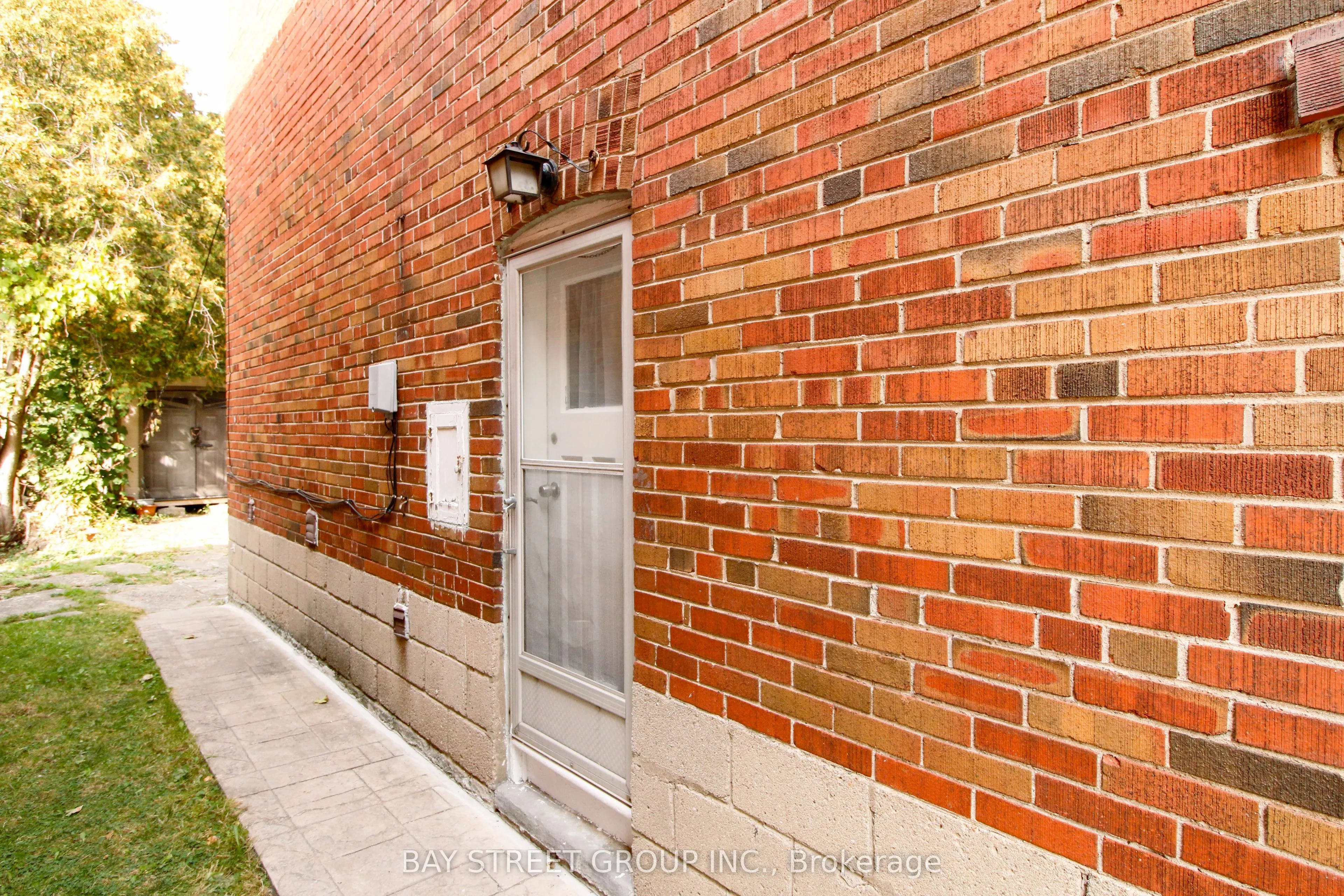 946 Eglinton Avenue E