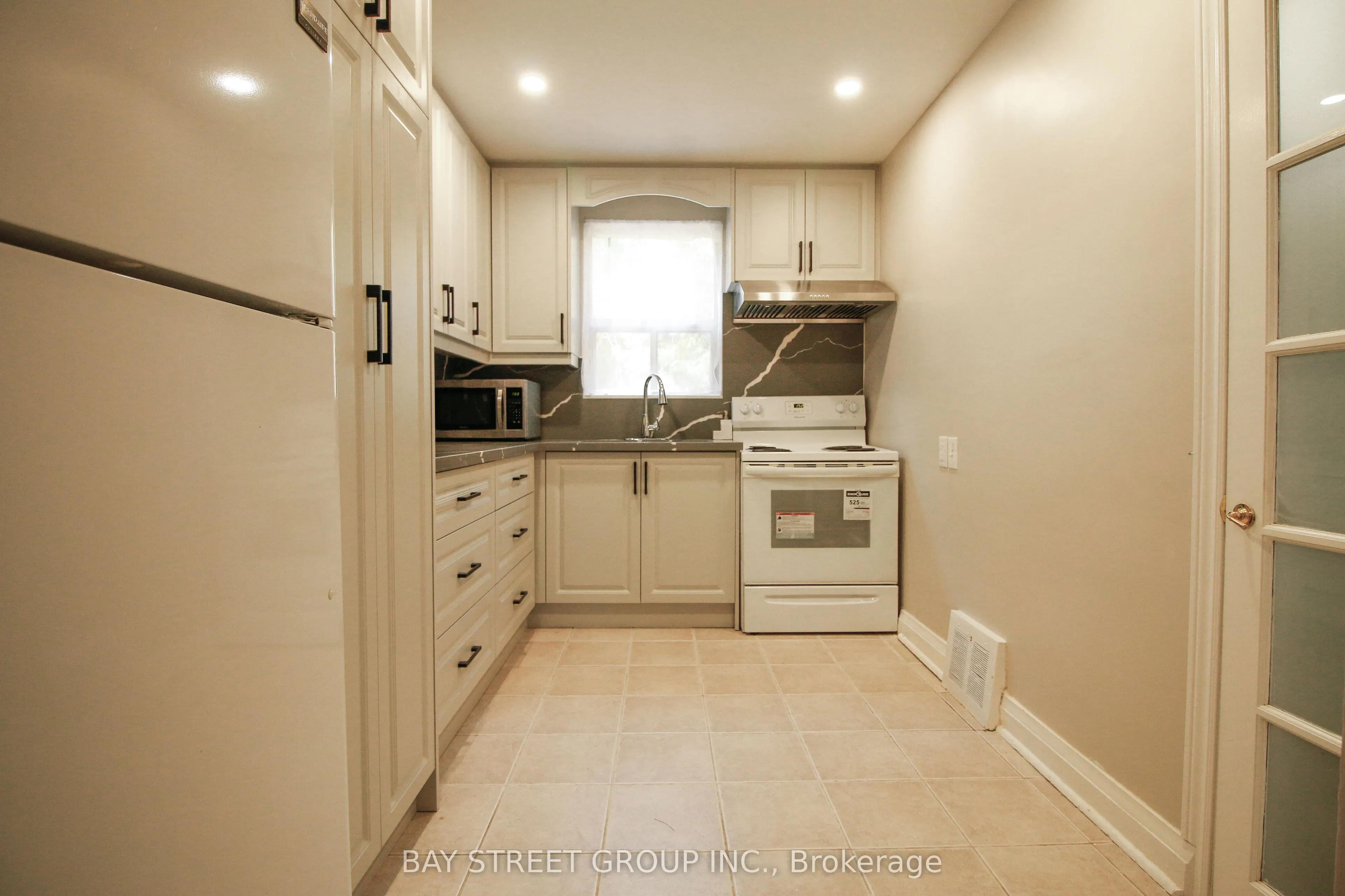 946 Eglinton Avenue E