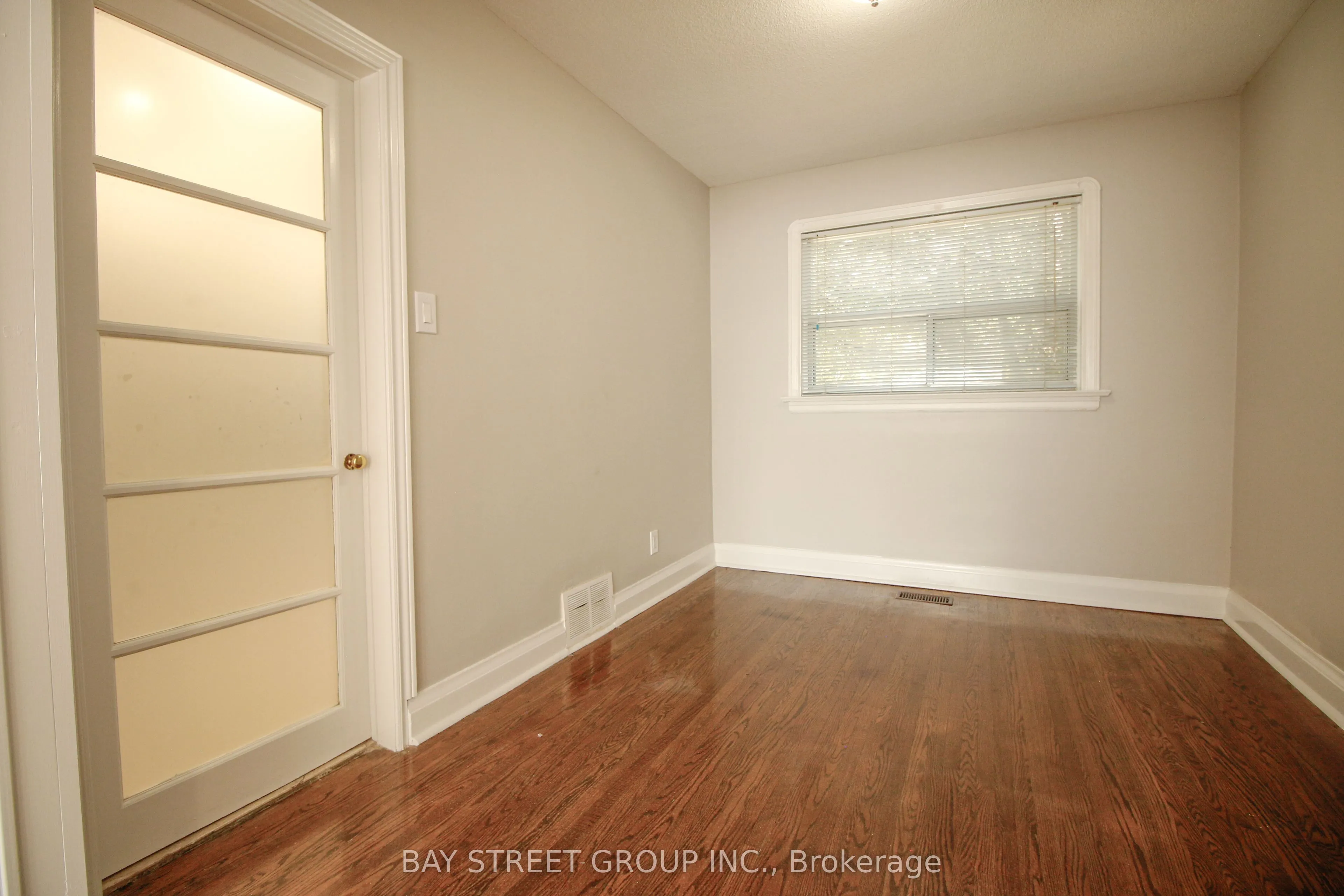 946 Eglinton Avenue E