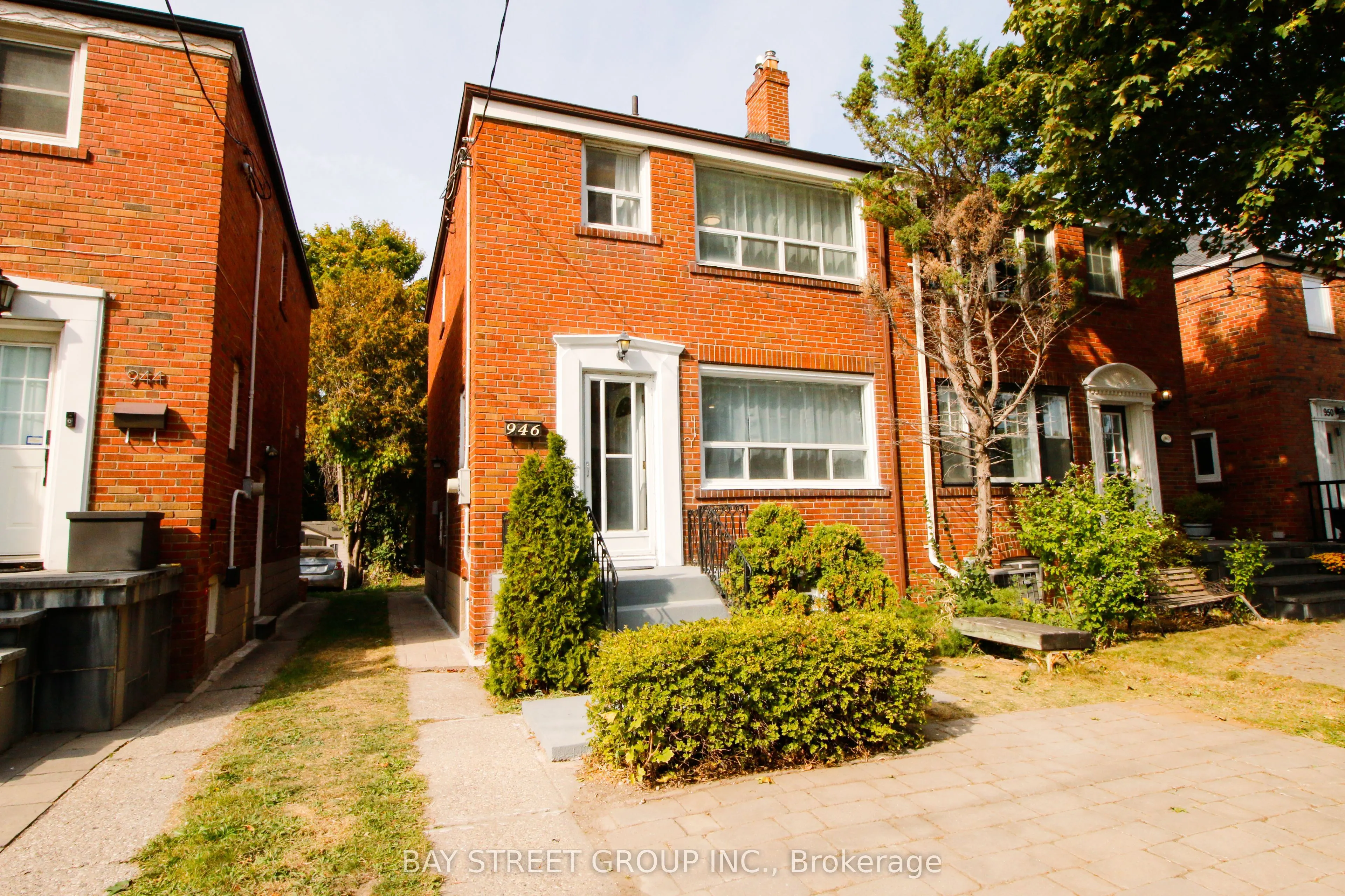 946 Eglinton Avenue E