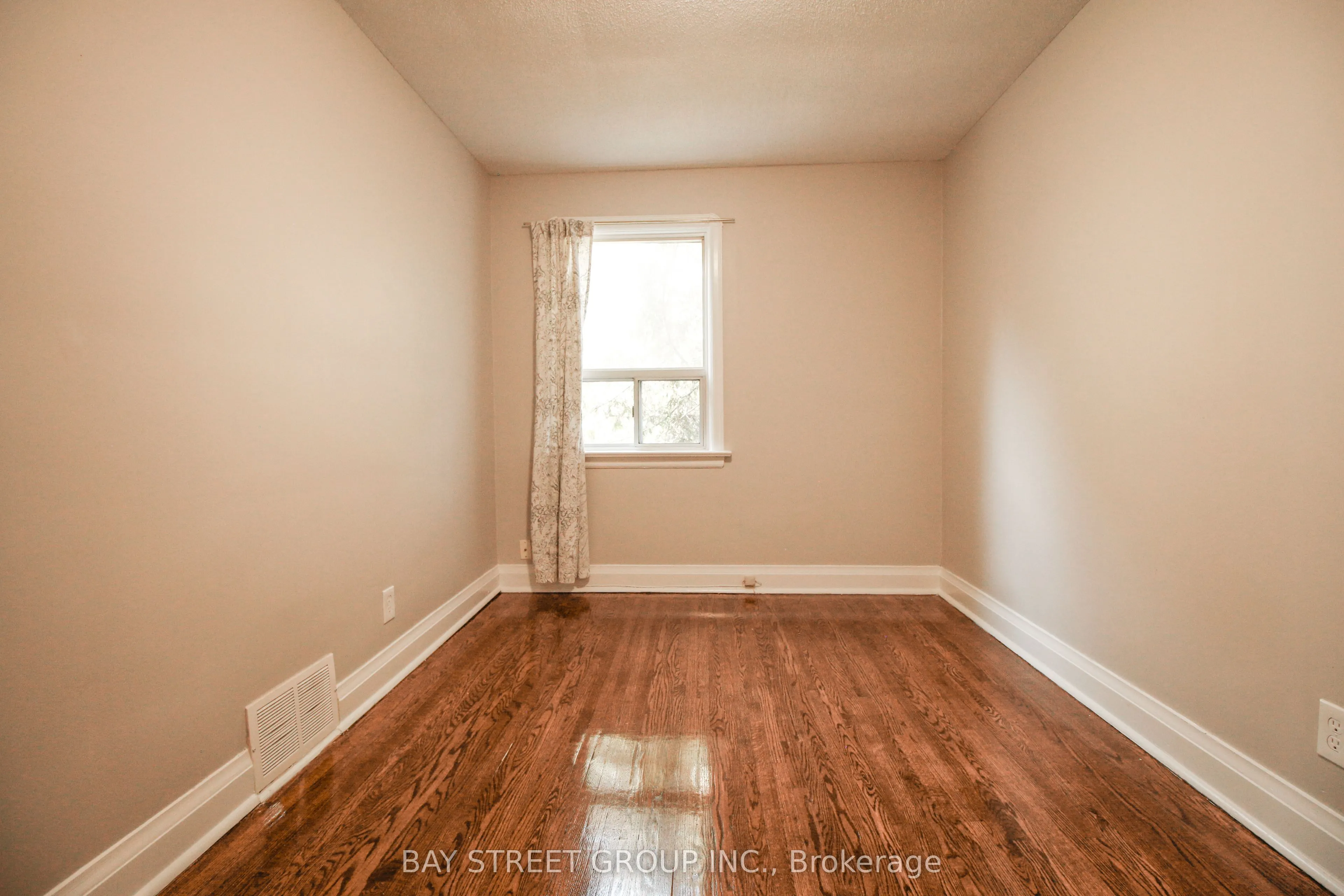 946 Eglinton Avenue E