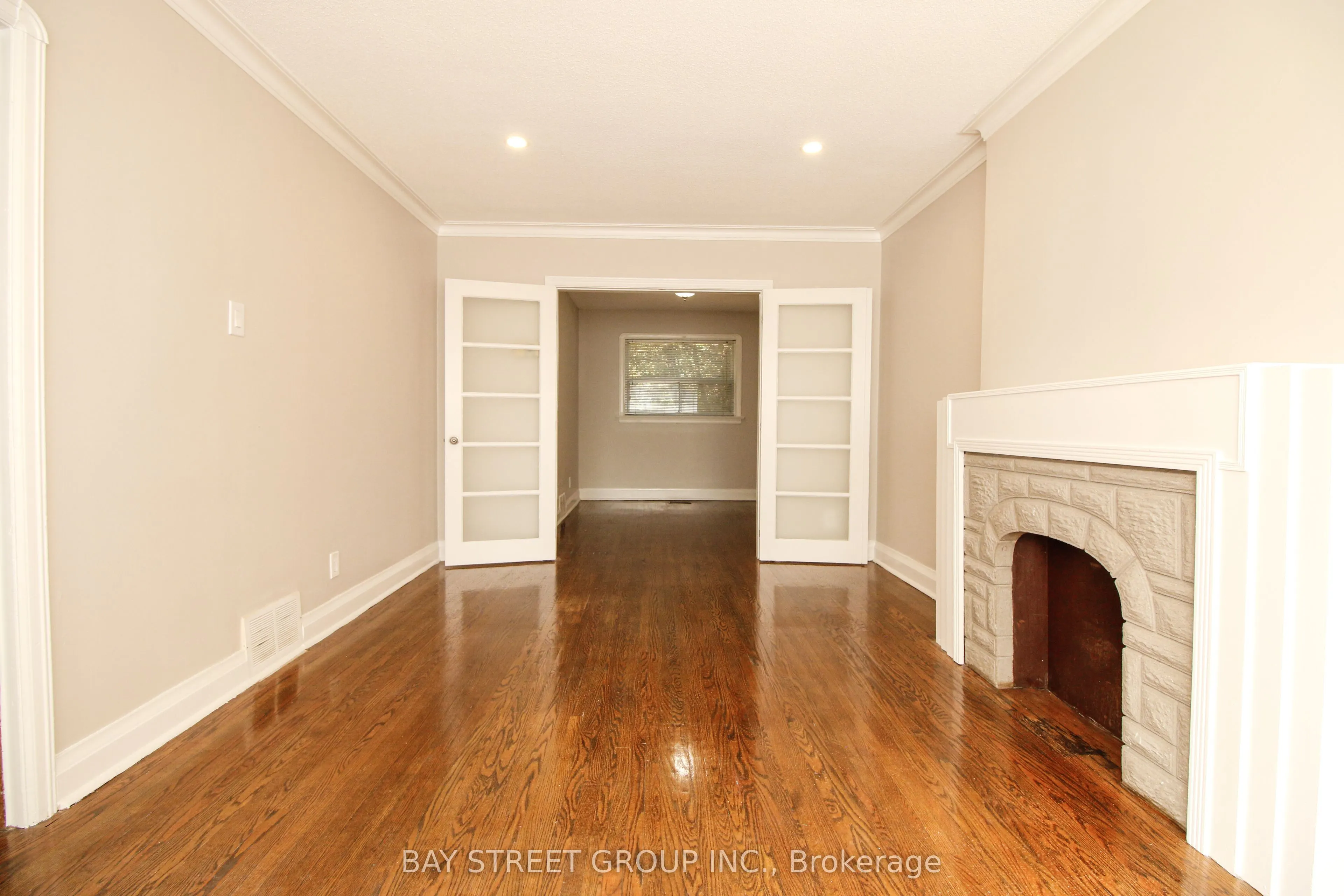 946 Eglinton Avenue E