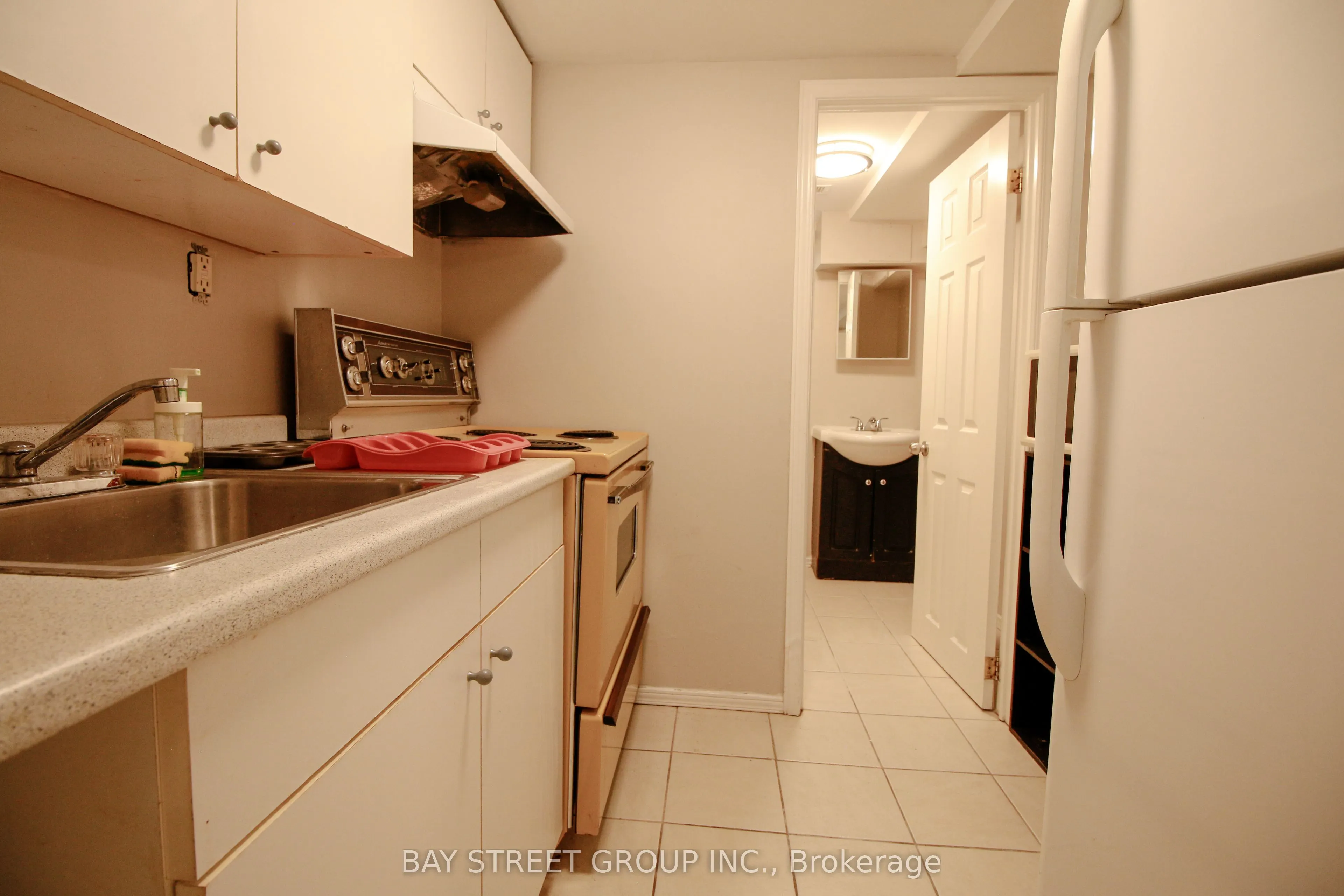 946 Eglinton Avenue E