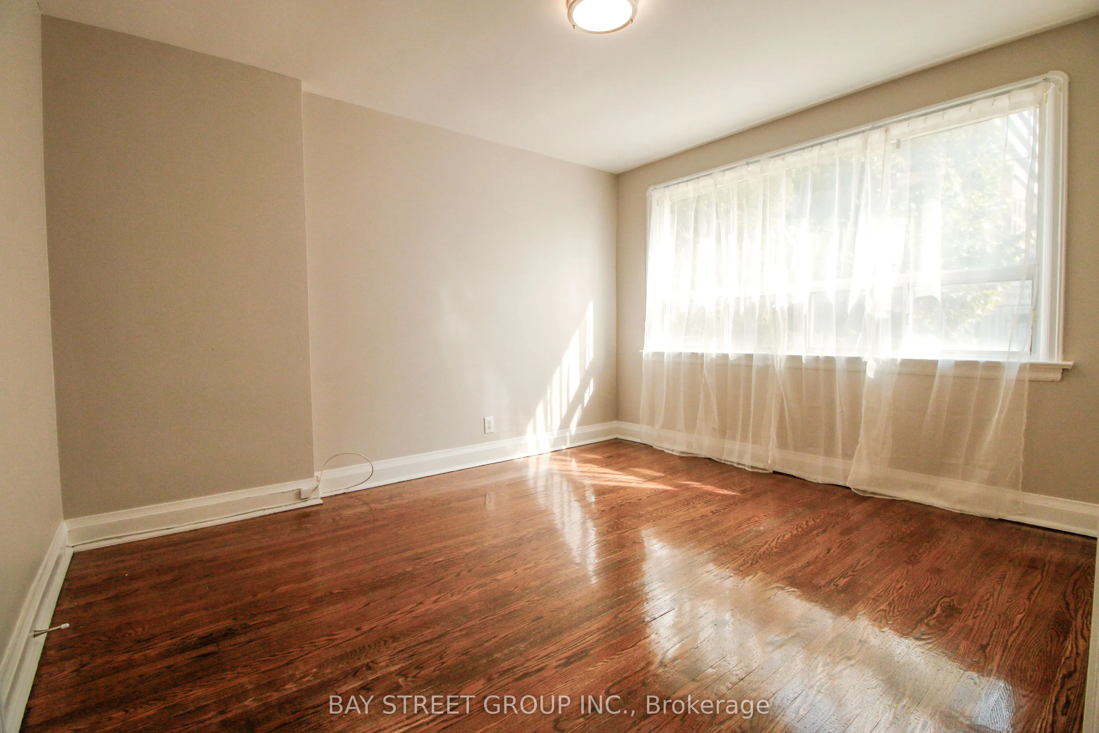 946 Eglinton Avenue E