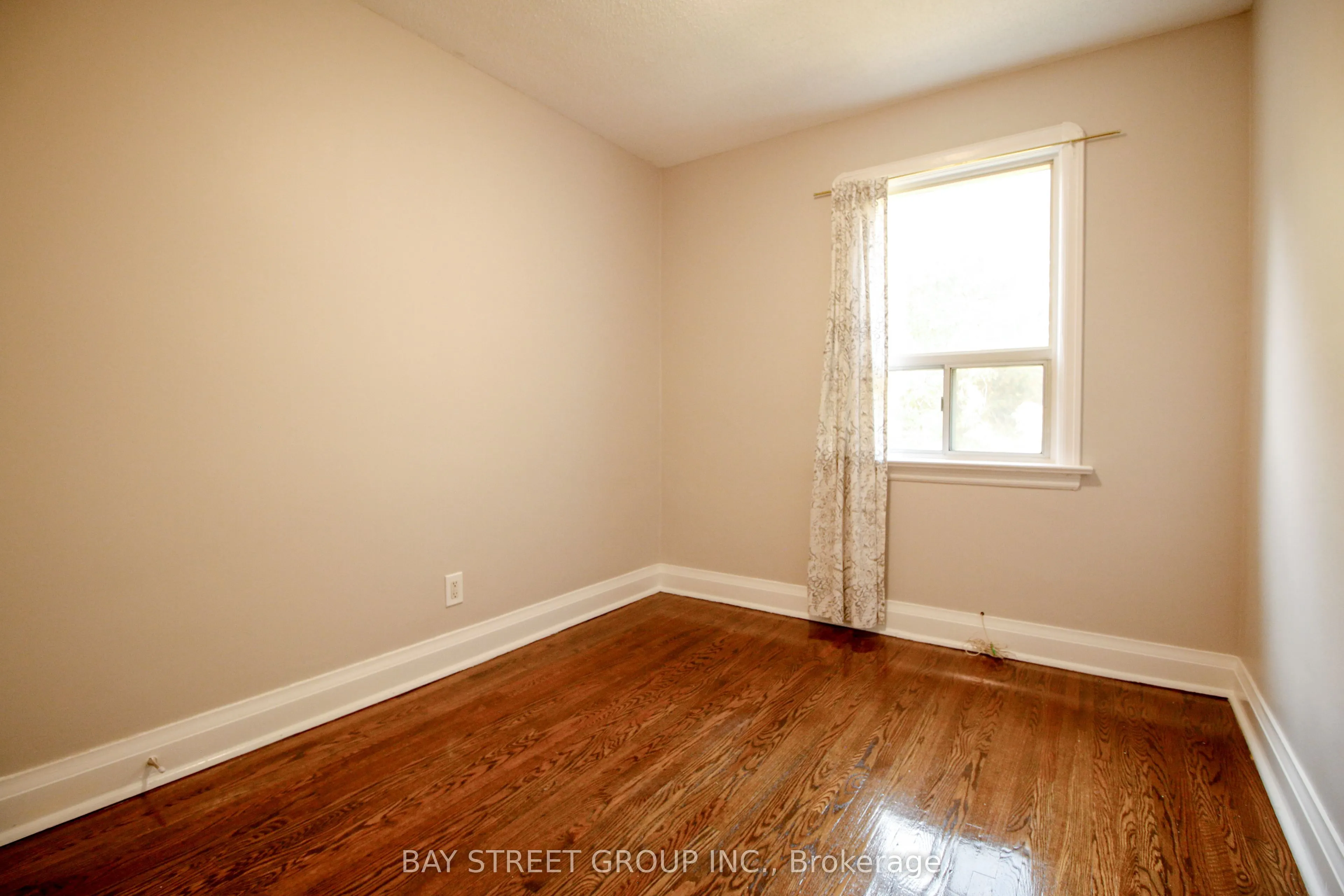 946 Eglinton Avenue E