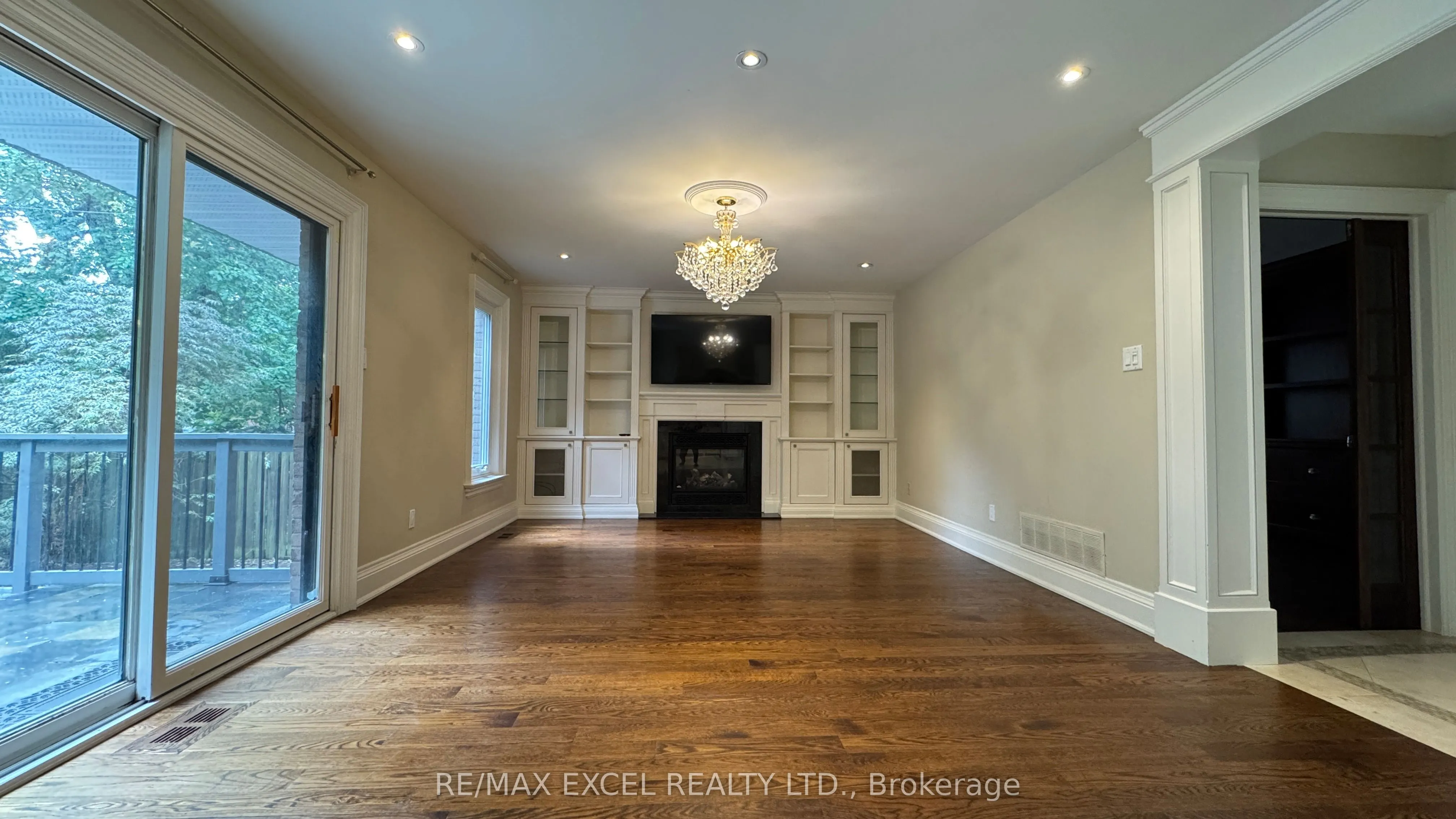 281 Hollywood Avenue
