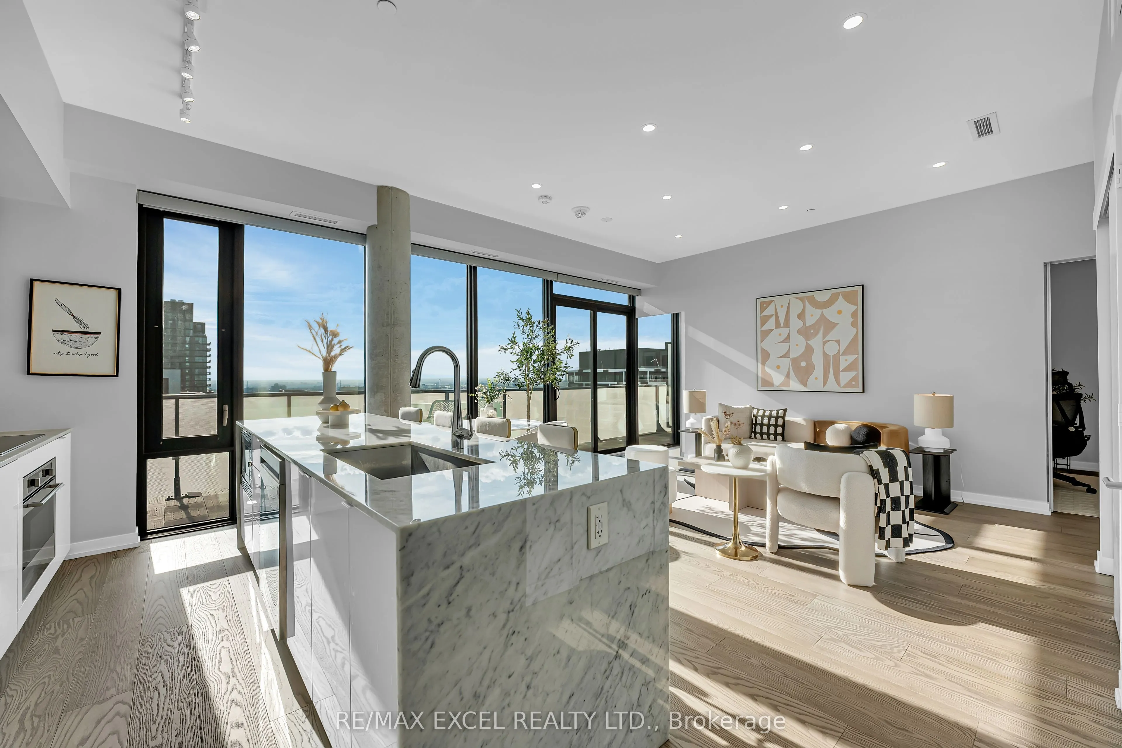 161 Roehampton Avenue, #PH01