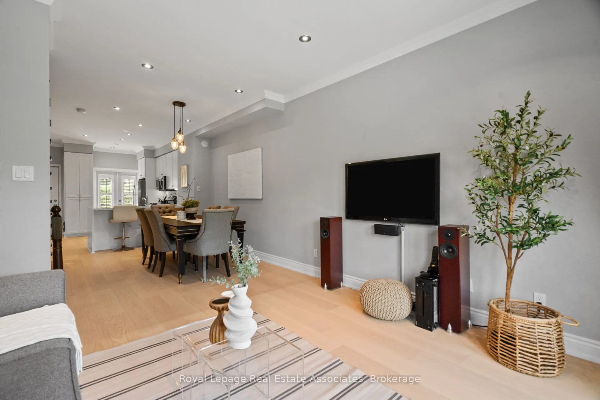 1 Baxter Street, #8