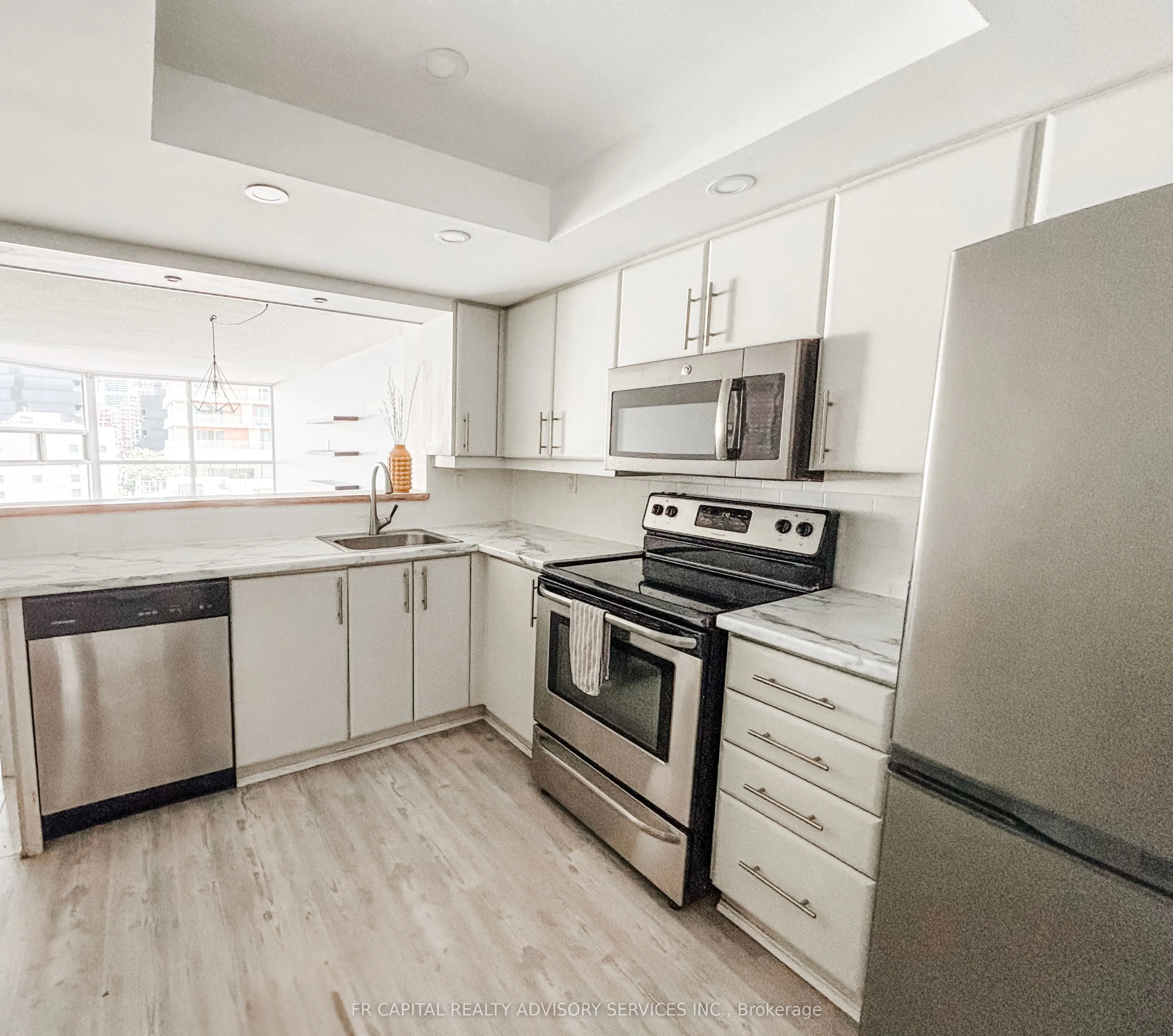 701 King Street W, #813