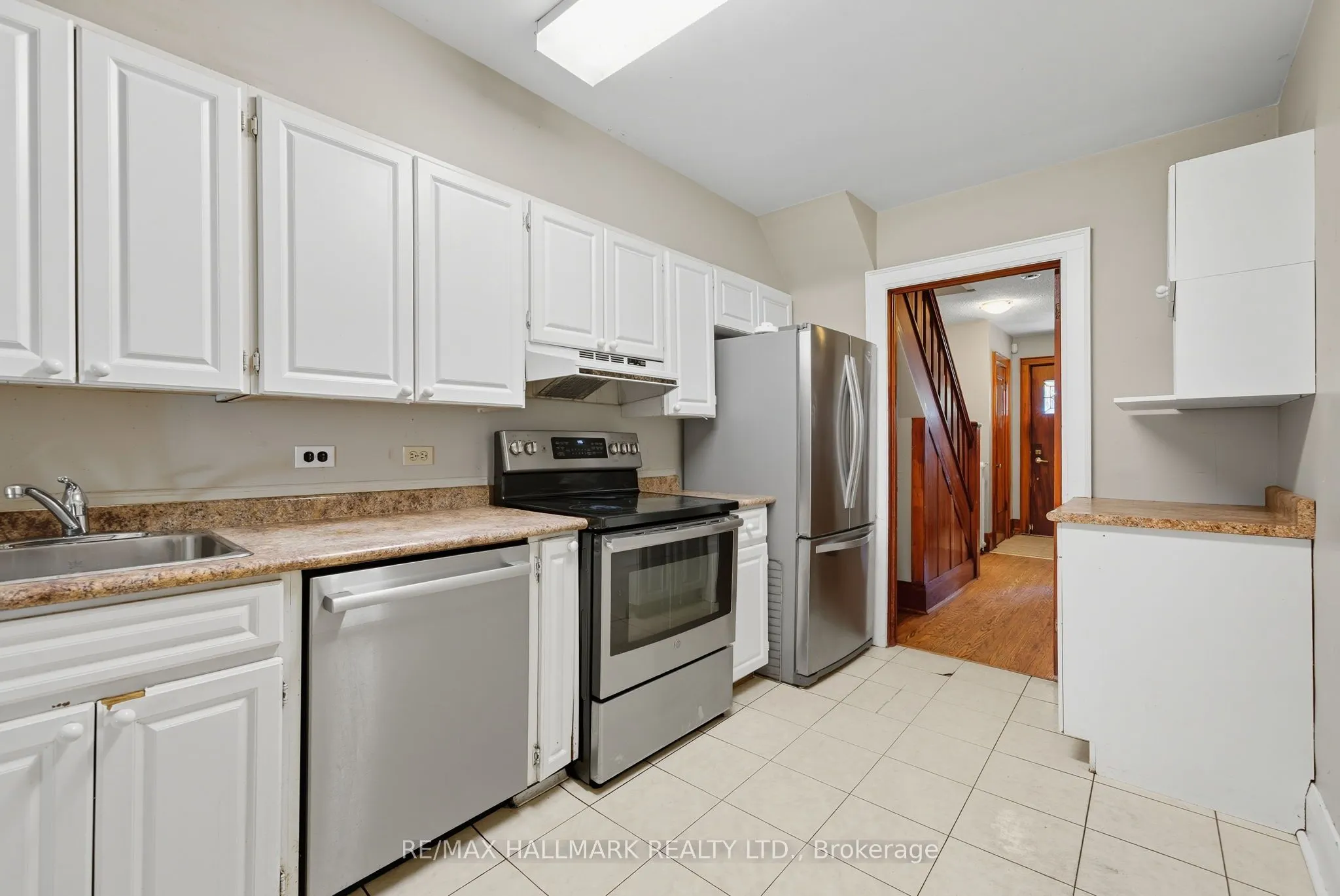 386 Belsize Drive