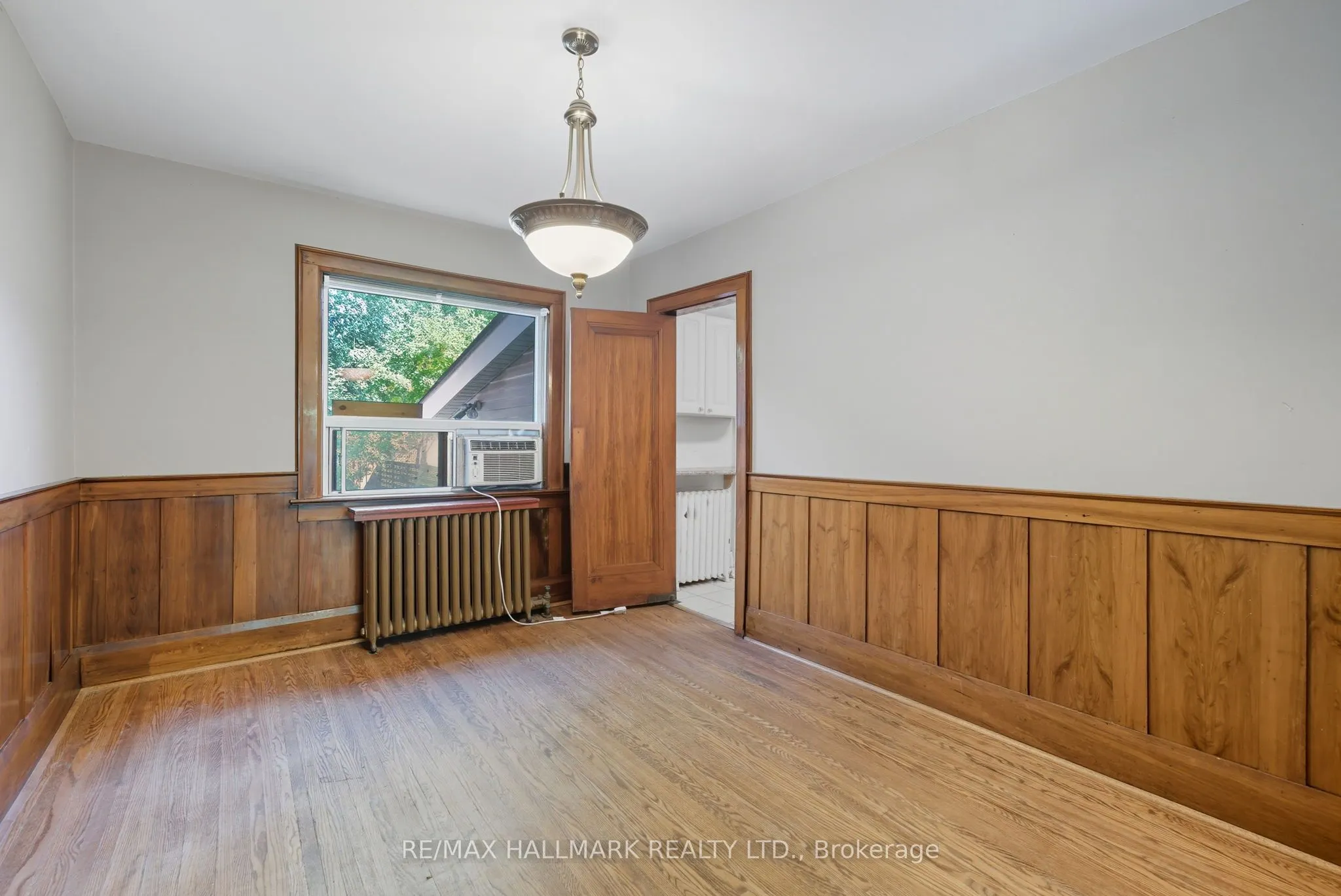 386 Belsize Drive