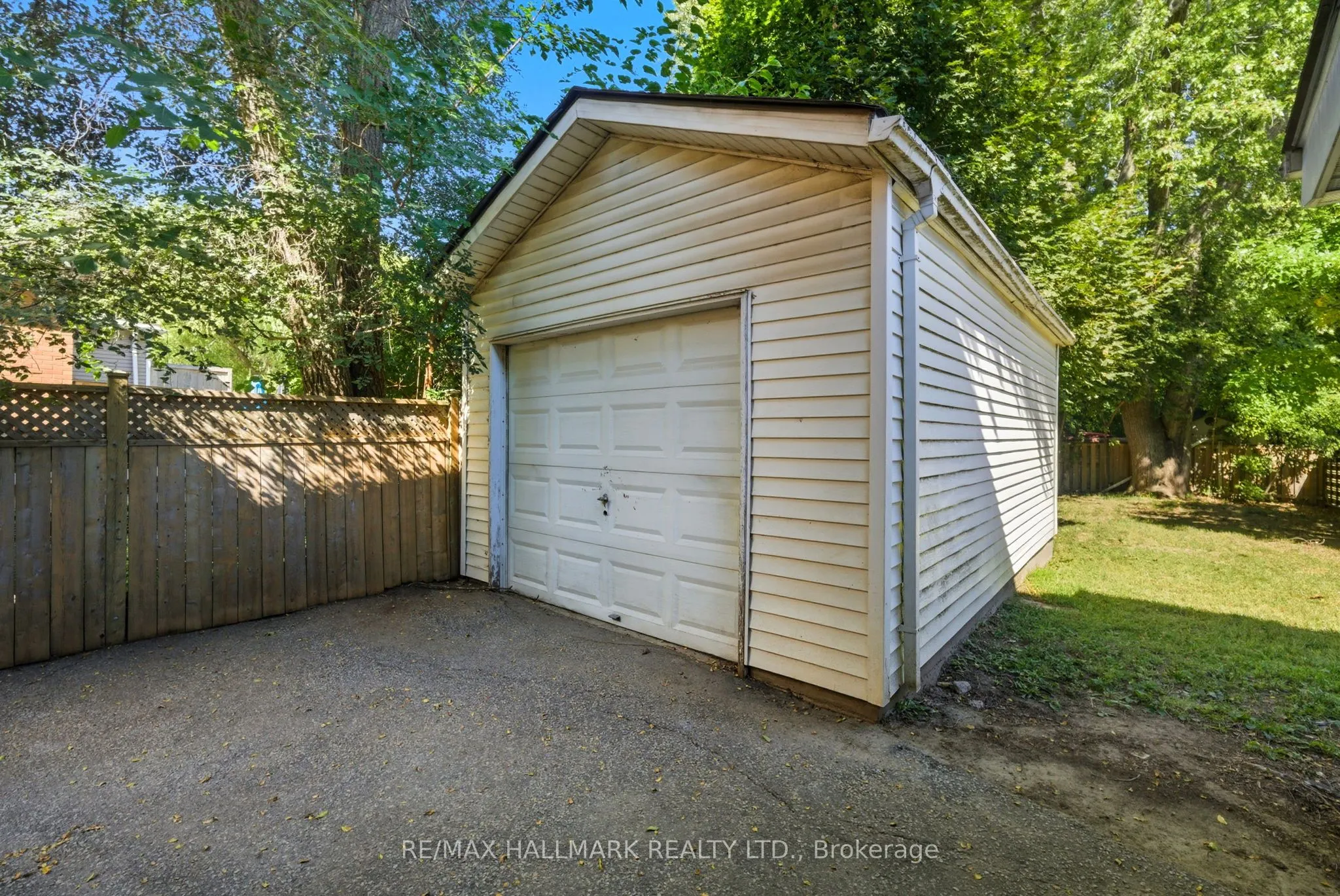386 Belsize Drive